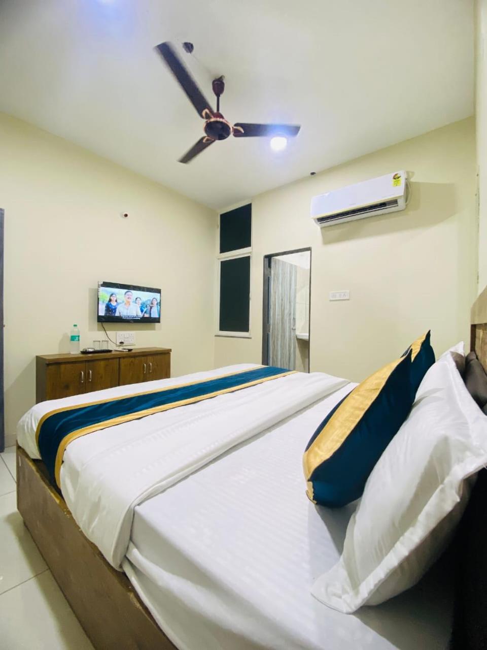 Double Room With Private Bathroom