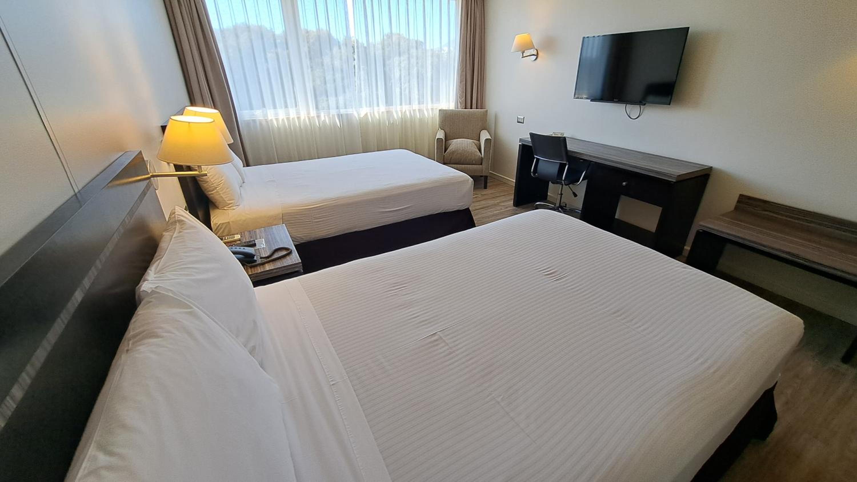 Twin Room with Partial Sea View photo 3