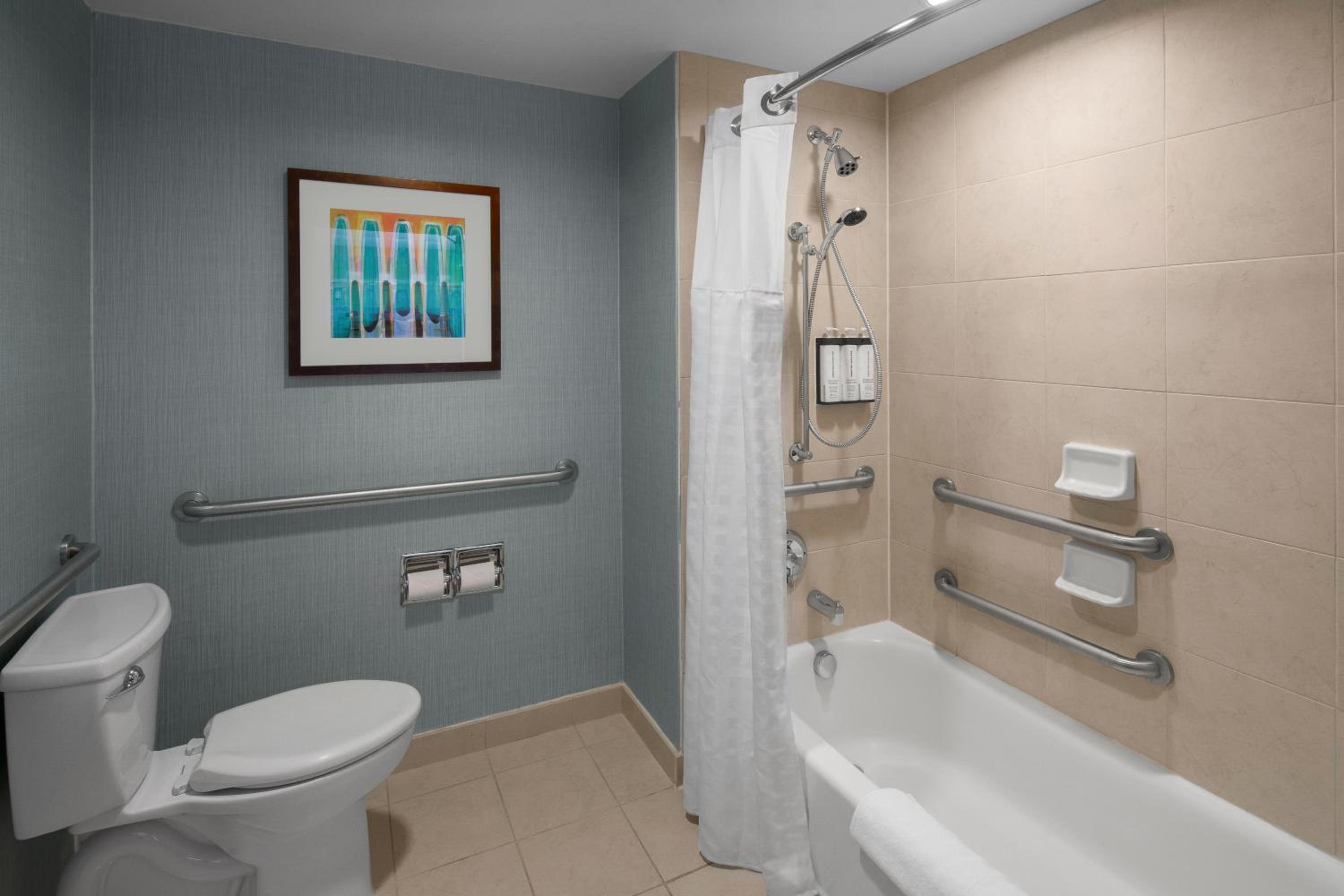Queen Room with Two Queen Beds, Sofa Bed and Accessible Tub - Photo 3