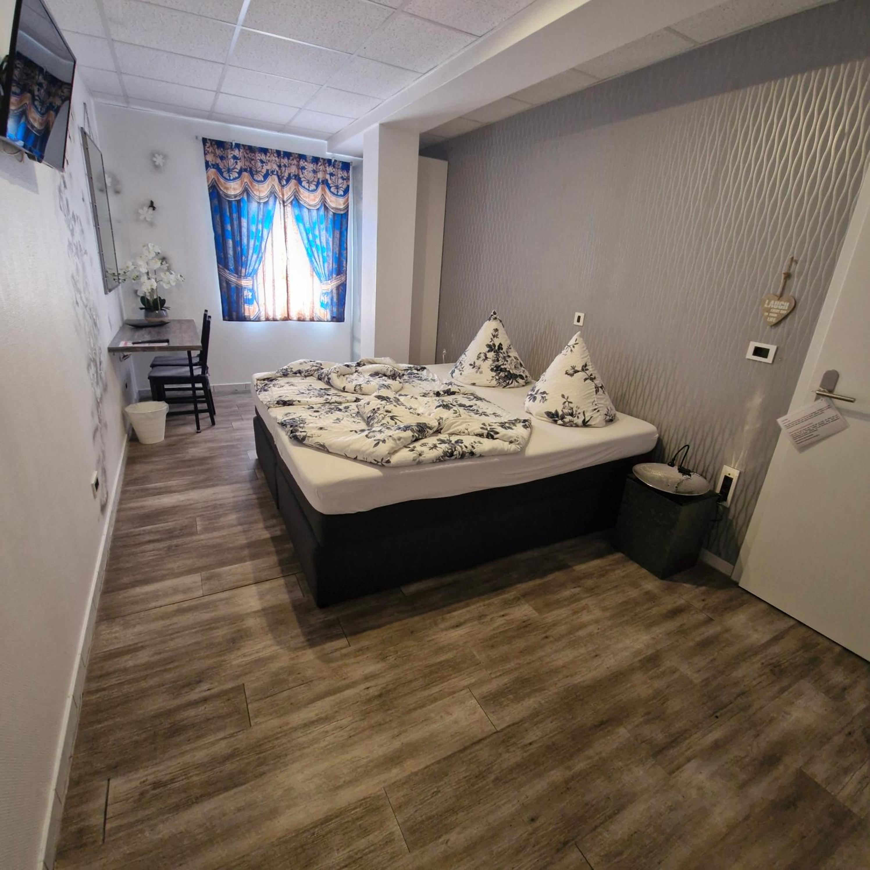 Comfort Double Room with Private Bathroom photo 2