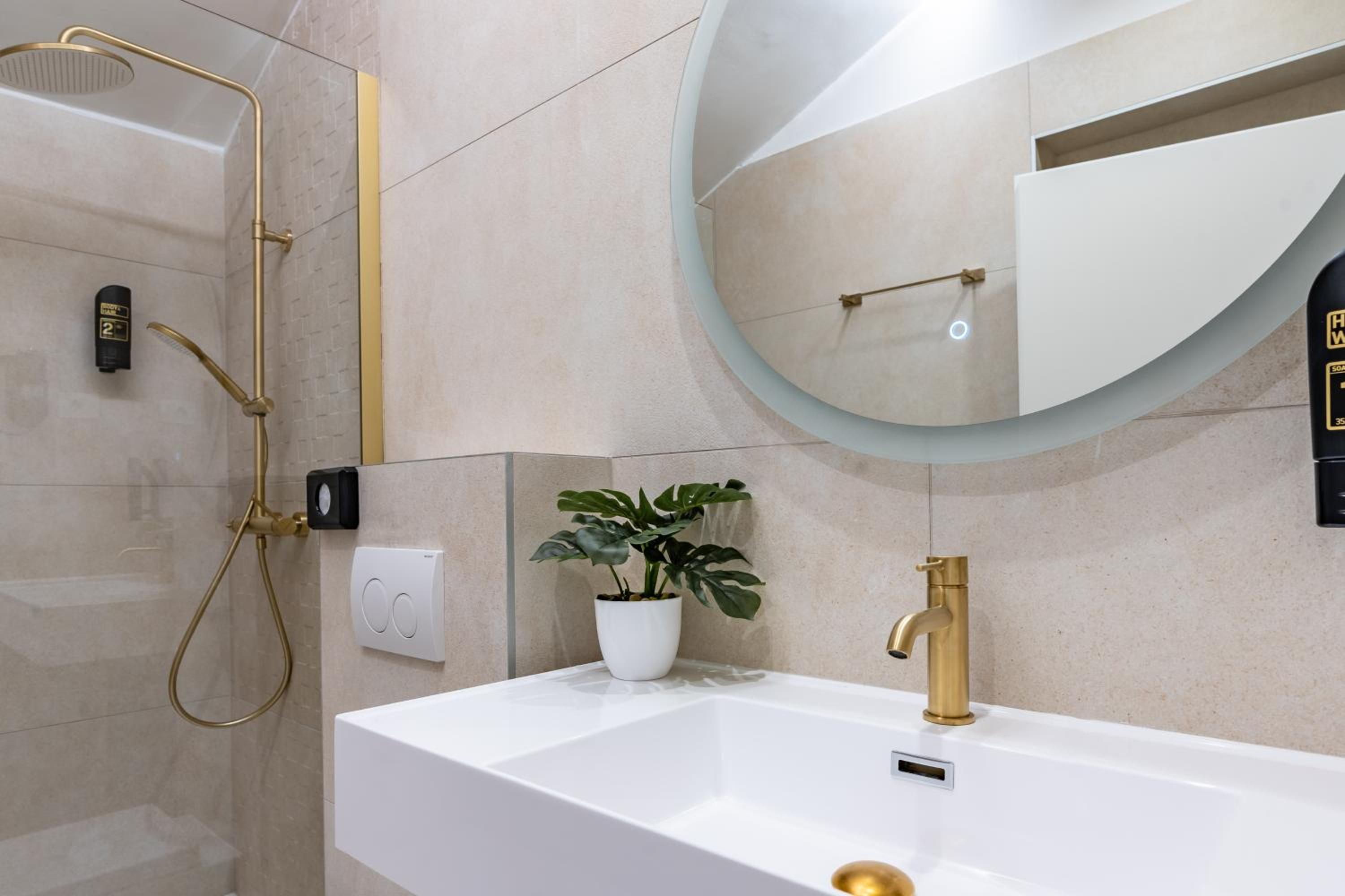 Superior Double or Twin Room - Photo 31
