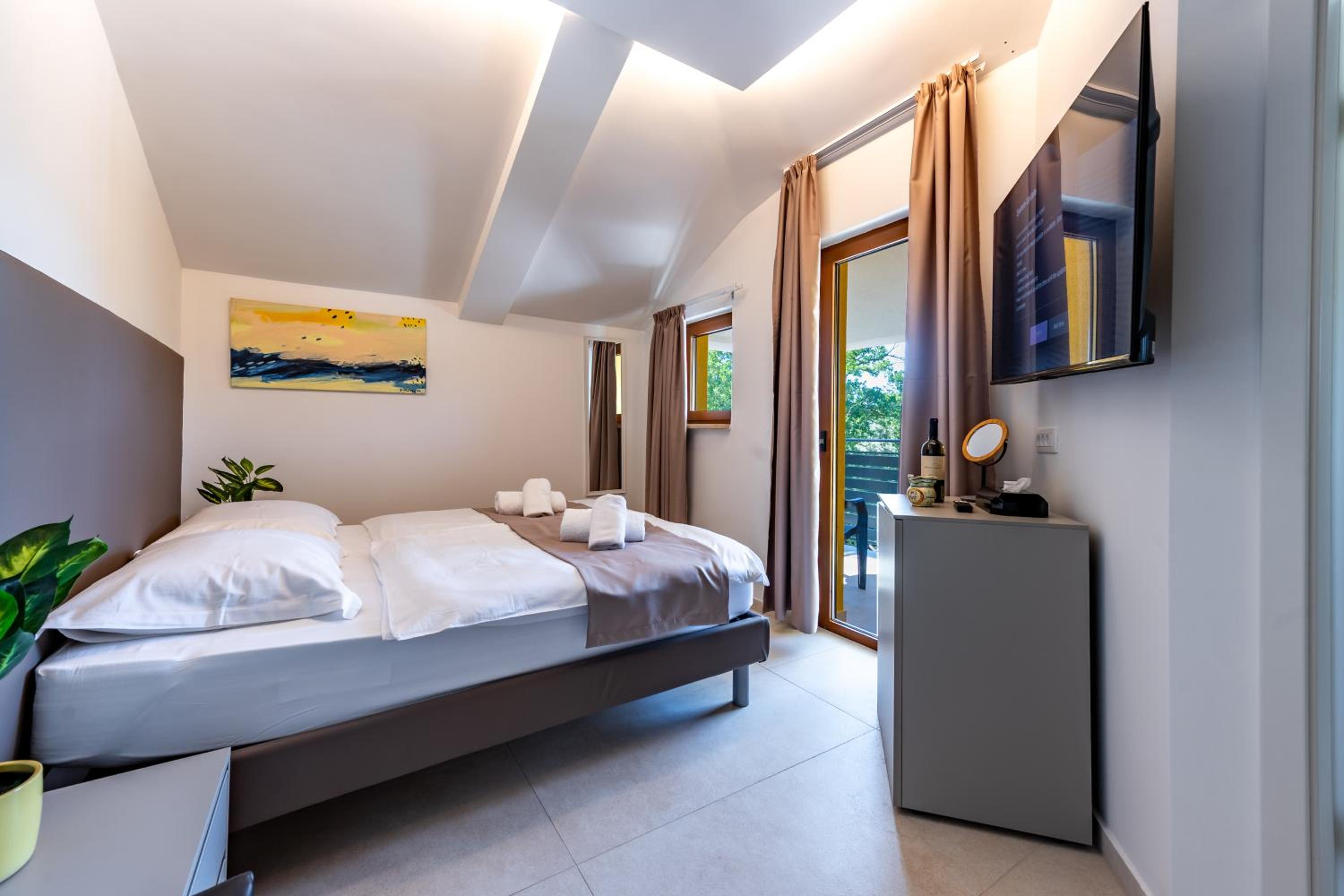 Superior Double or Twin Room - Photo 9
