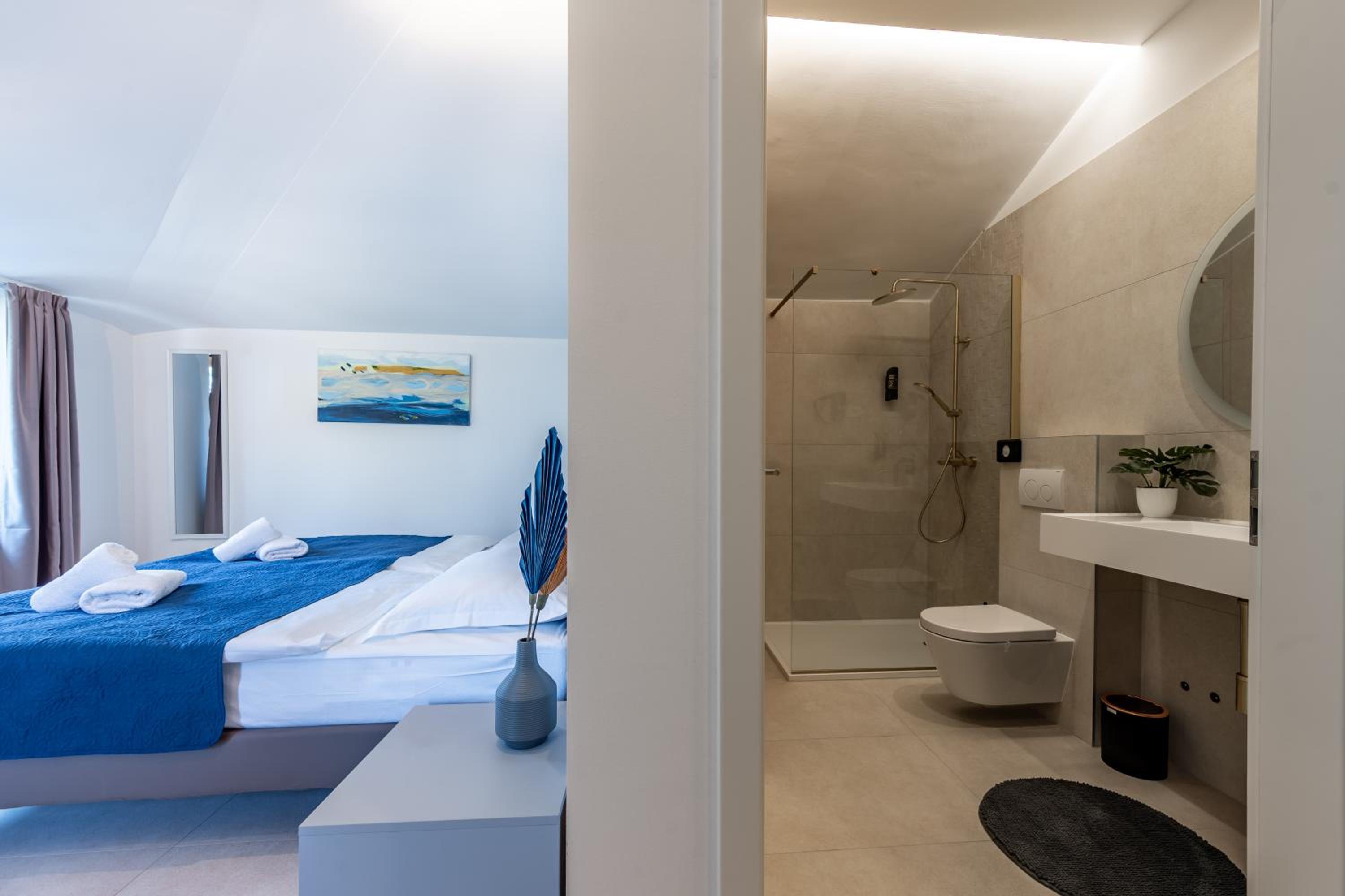 Superior Double or Twin Room - Photo 11
