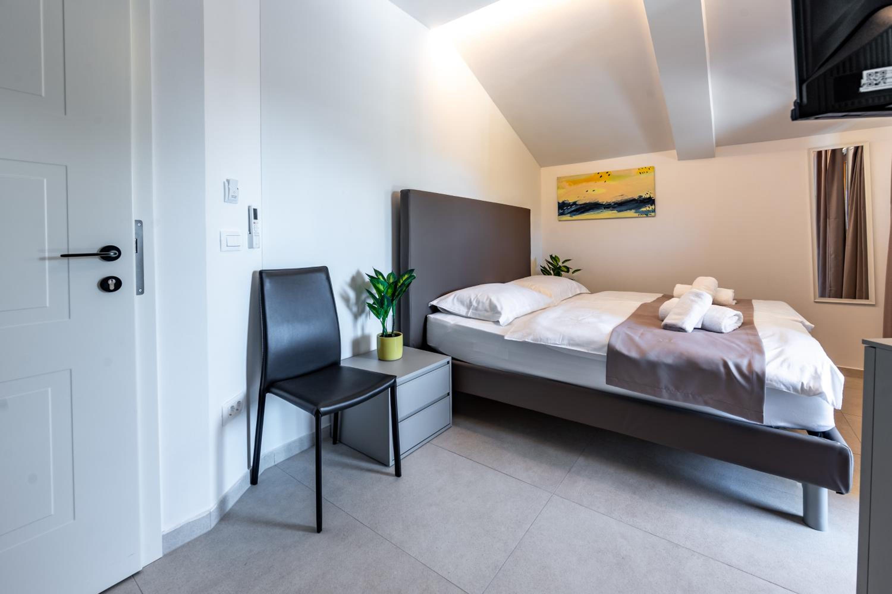 Superior Double or Twin Room - Photo 12