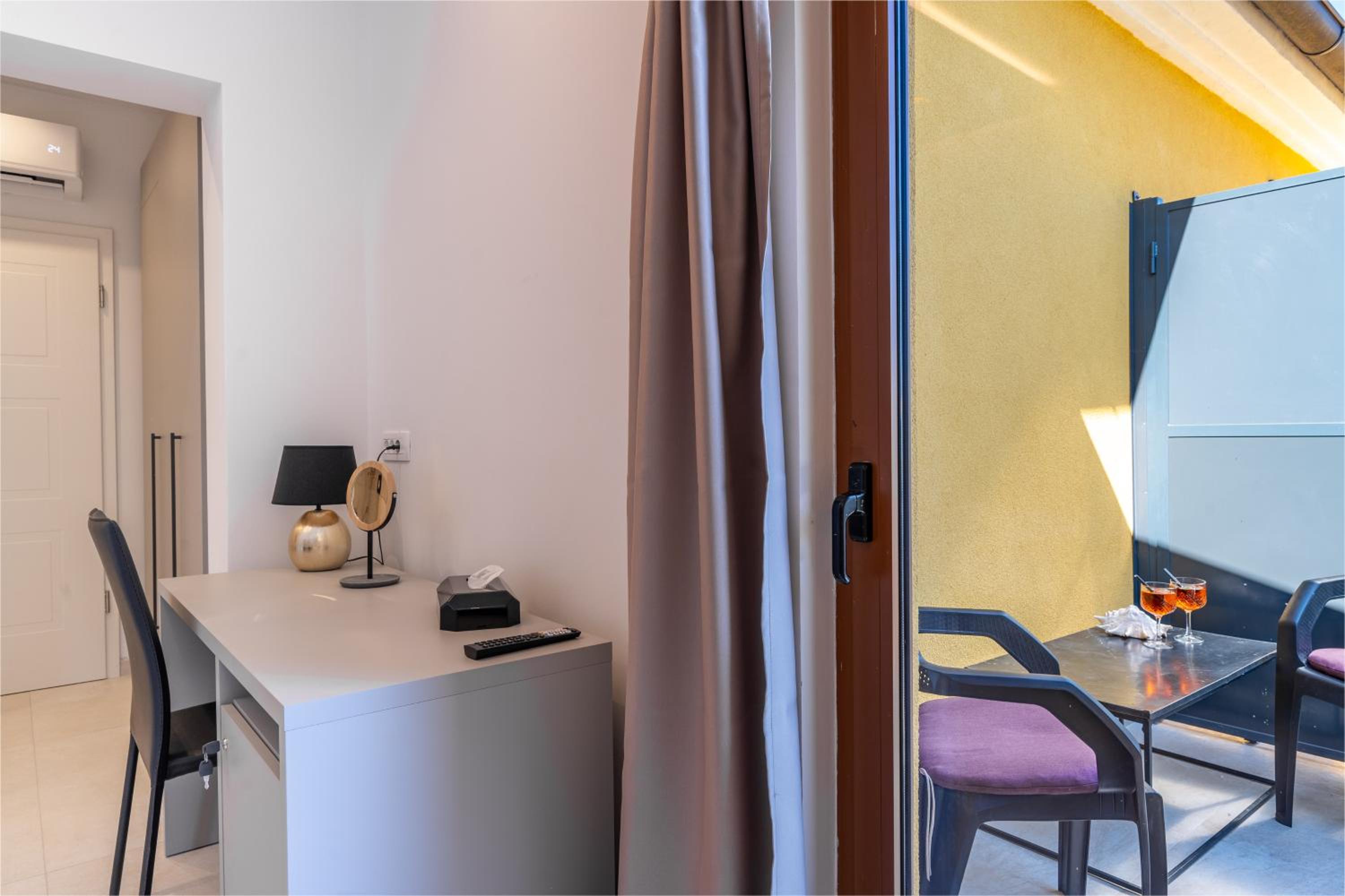 Superior Double or Twin Room - Photo 16