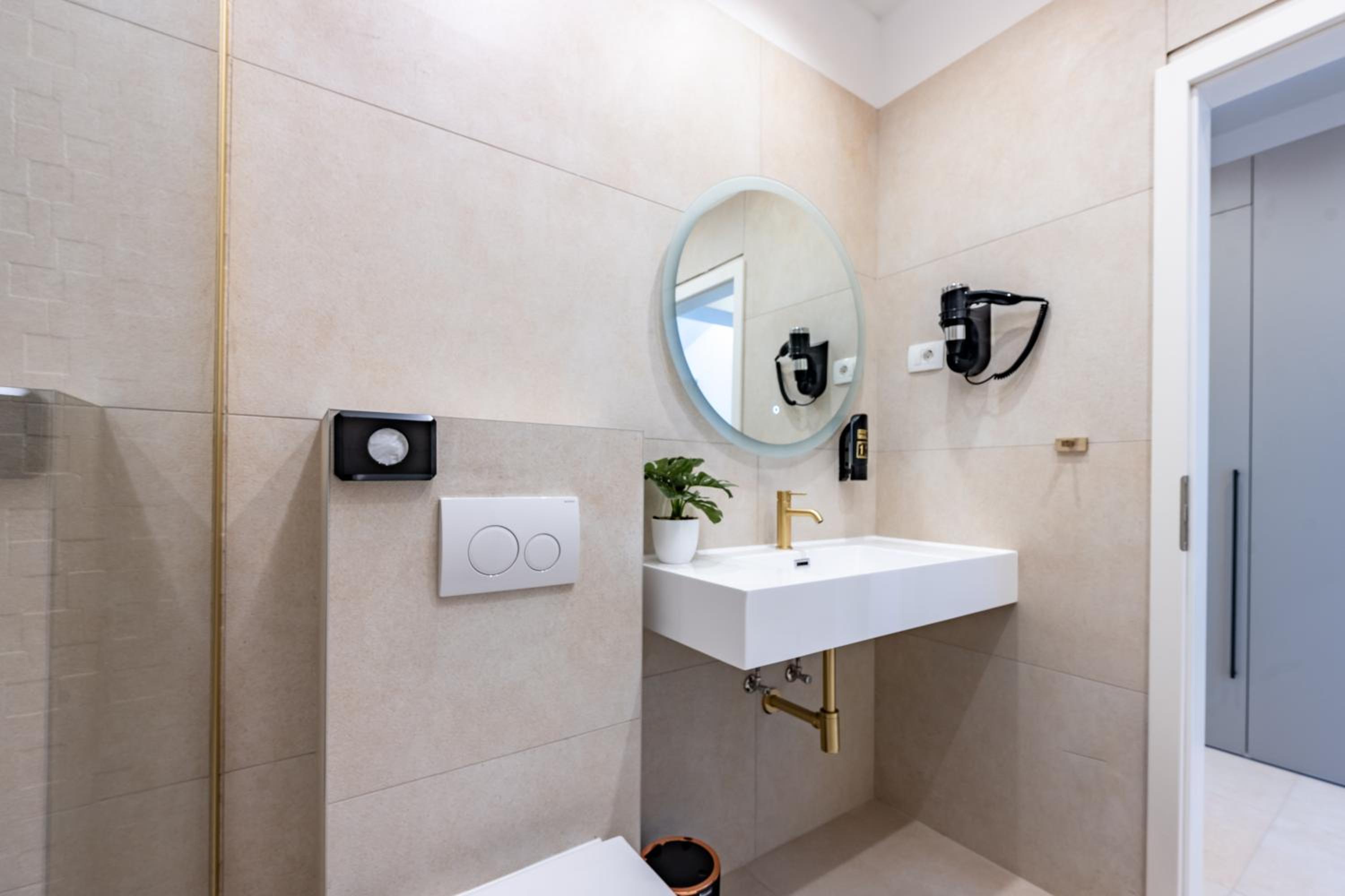 Superior Double or Twin Room - Photo 20