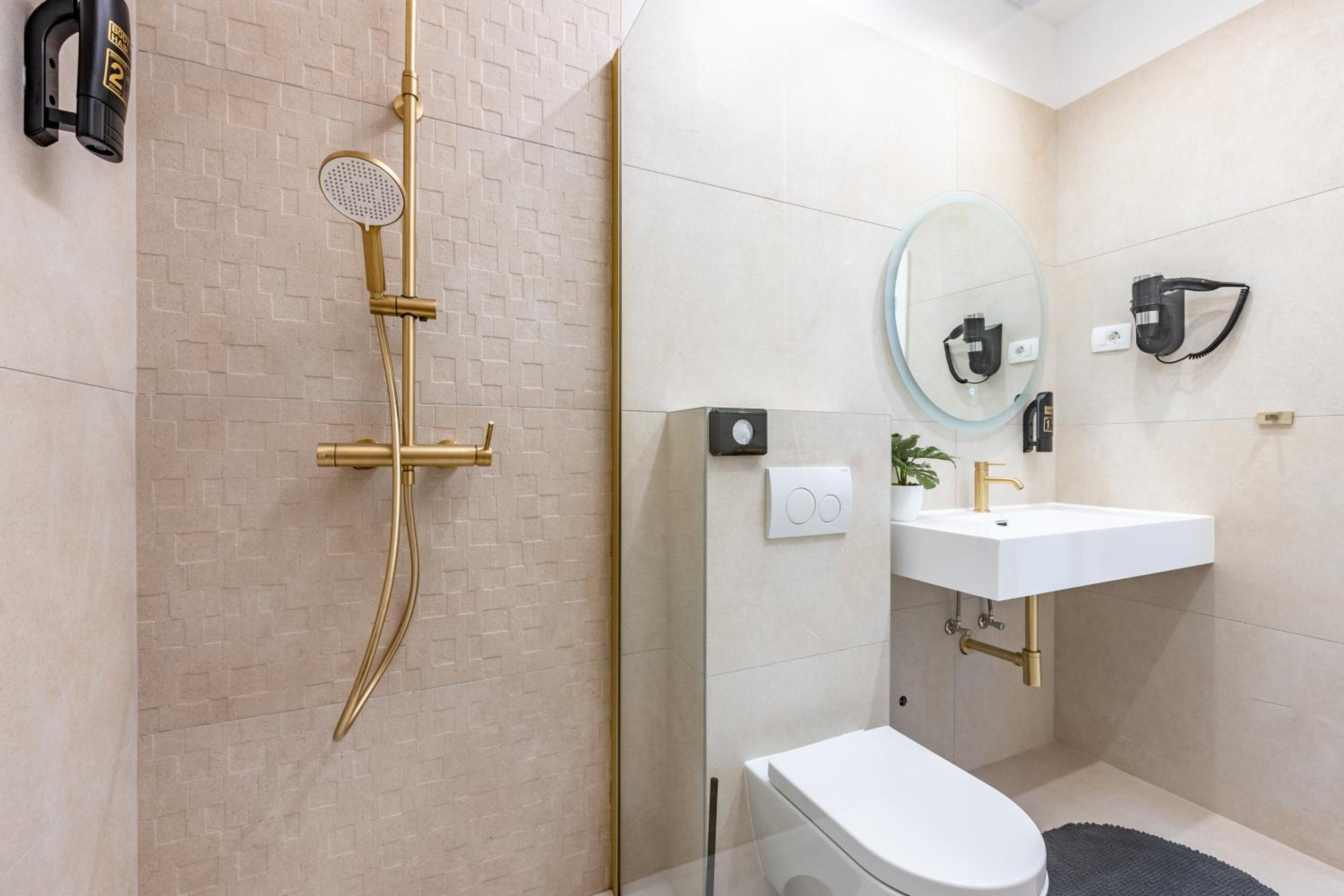 Superior Double or Twin Room - Photo 25