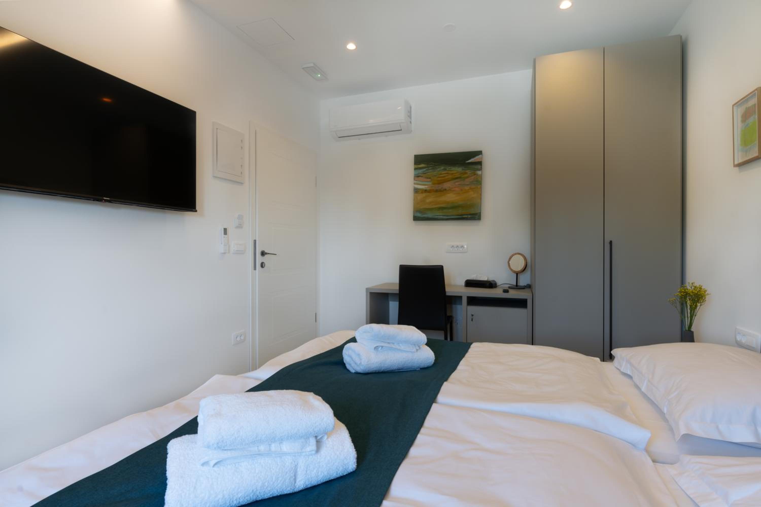 Superior Double or Twin Room - Photo 6