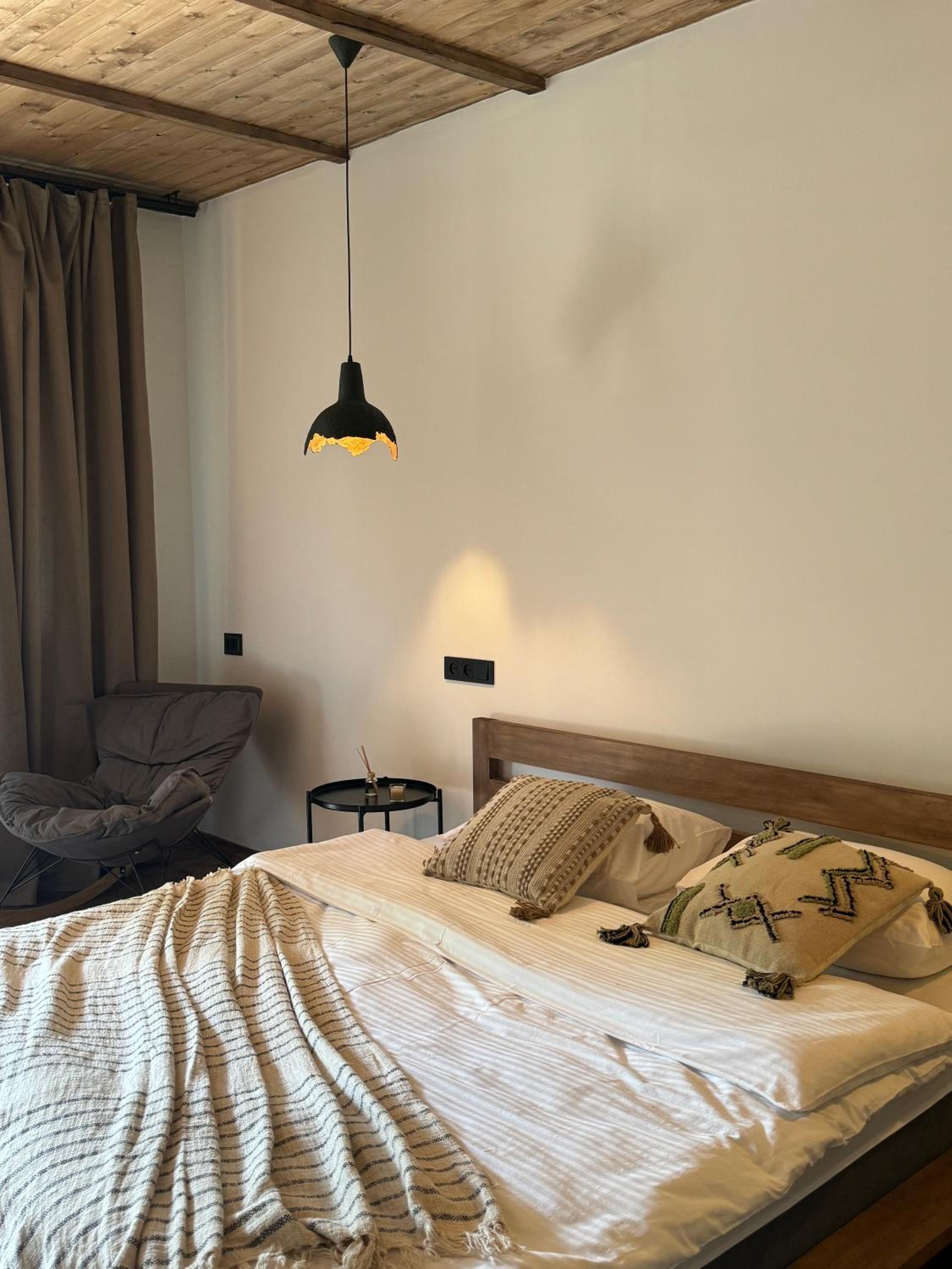 Large Double Room photo 1