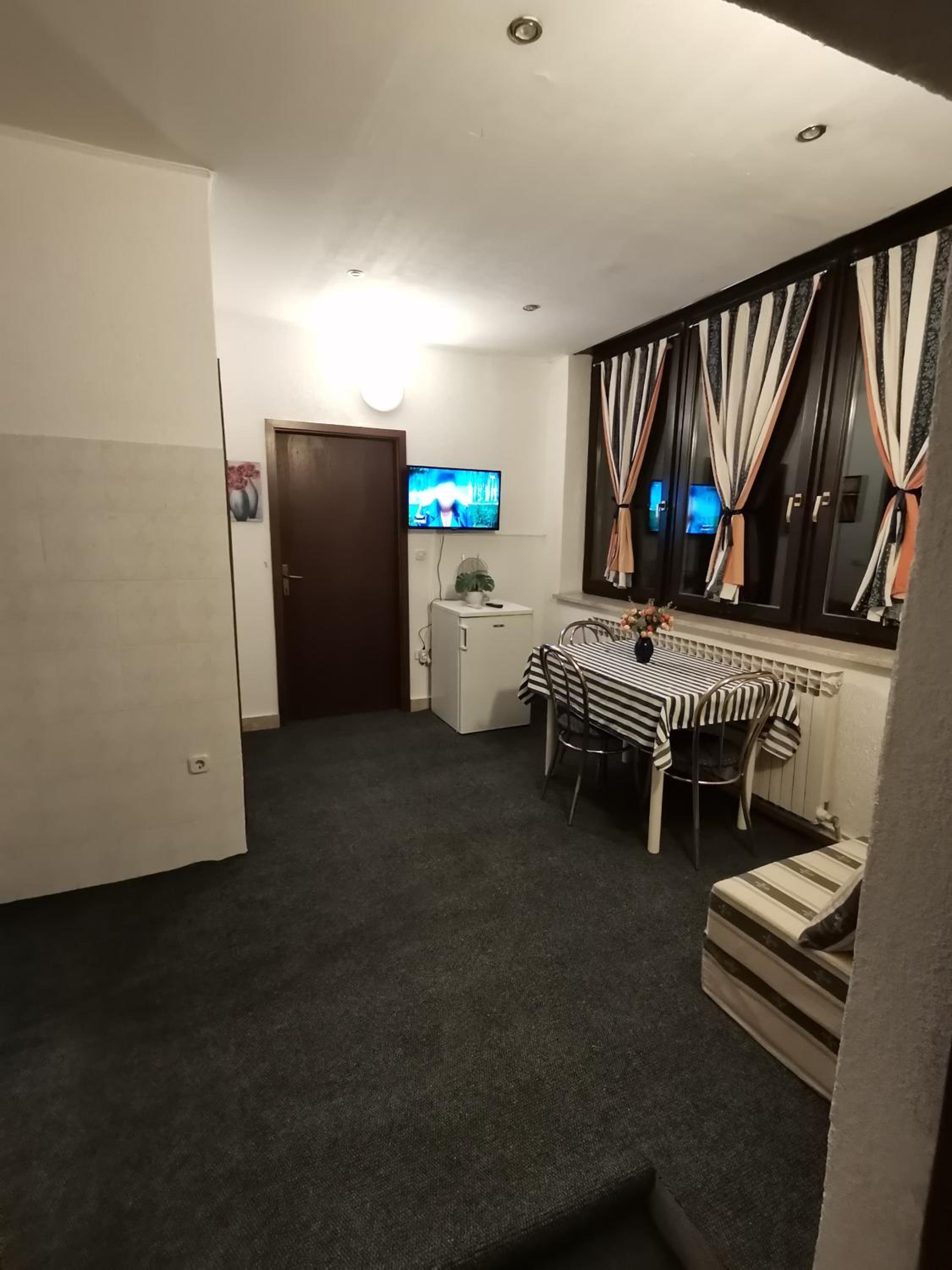 Apartment photo 3