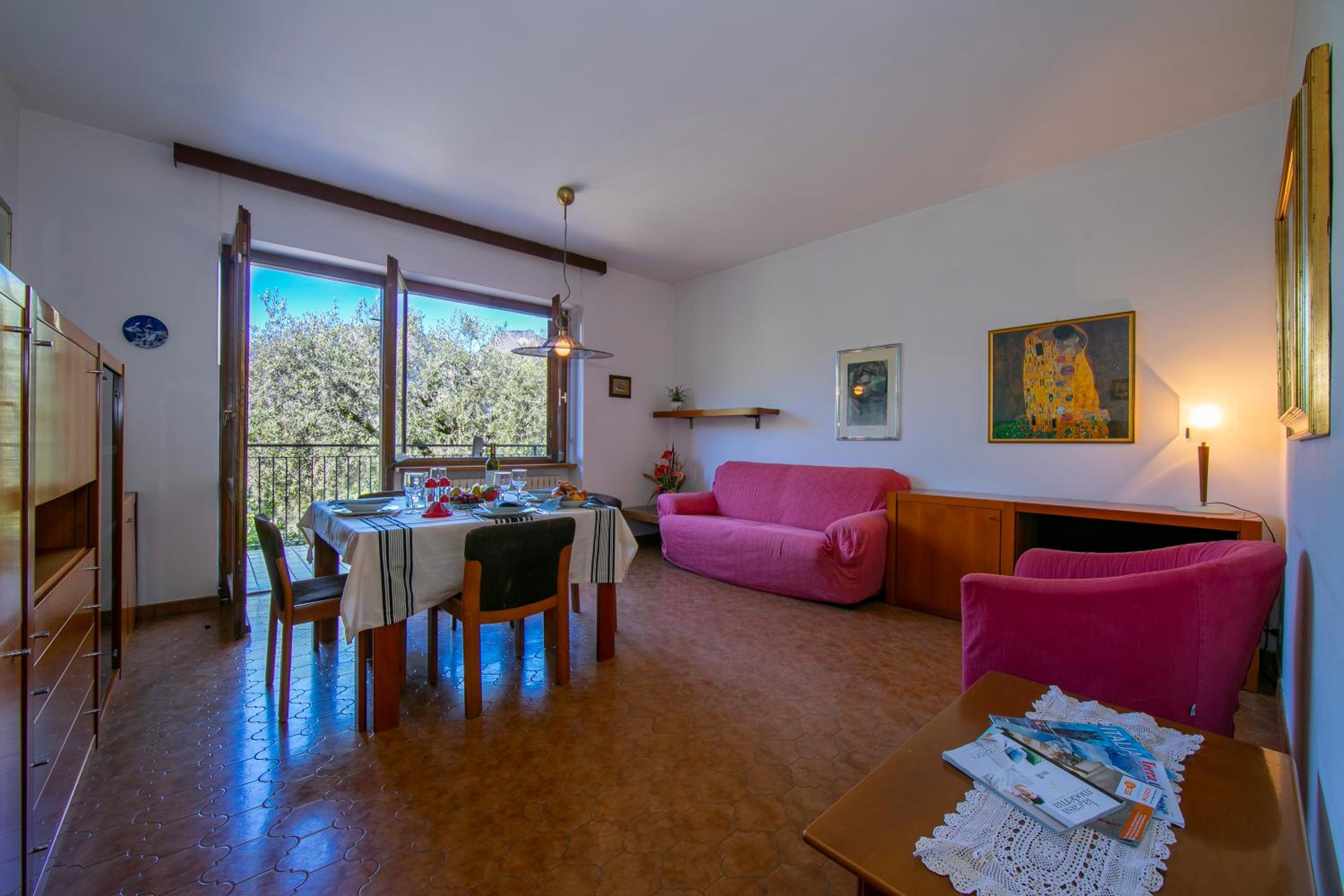 Apartment With Mountain View