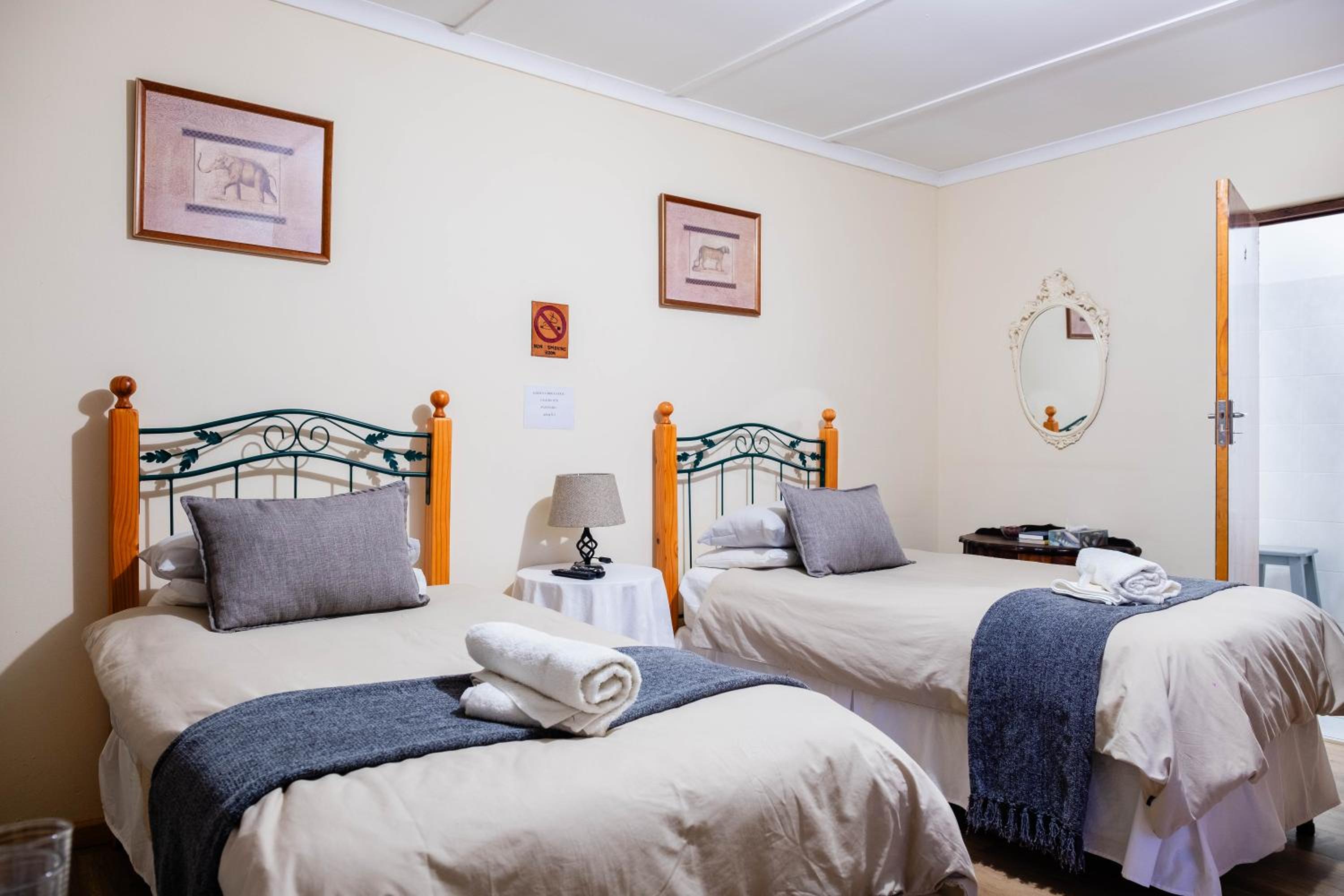 Standard Twin Room - Photo 1