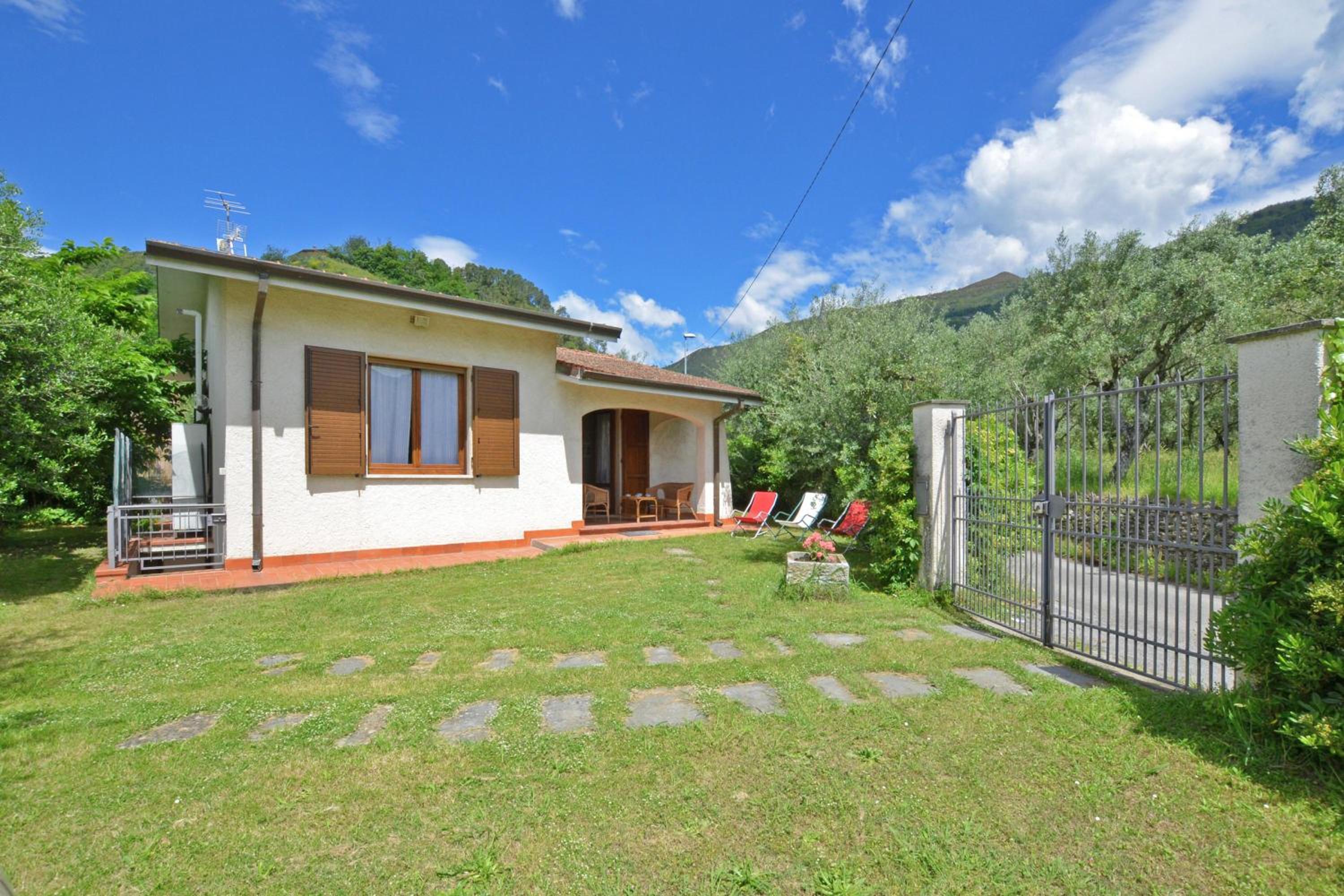 Three-Bedroom House photo 3