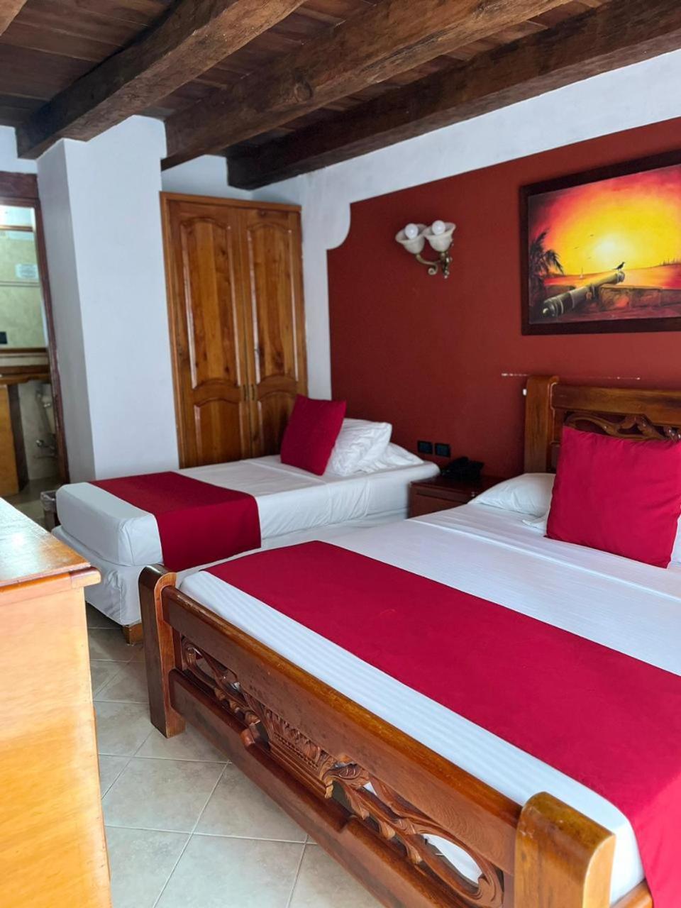 Deluxe Room with Balcony - Photo 15