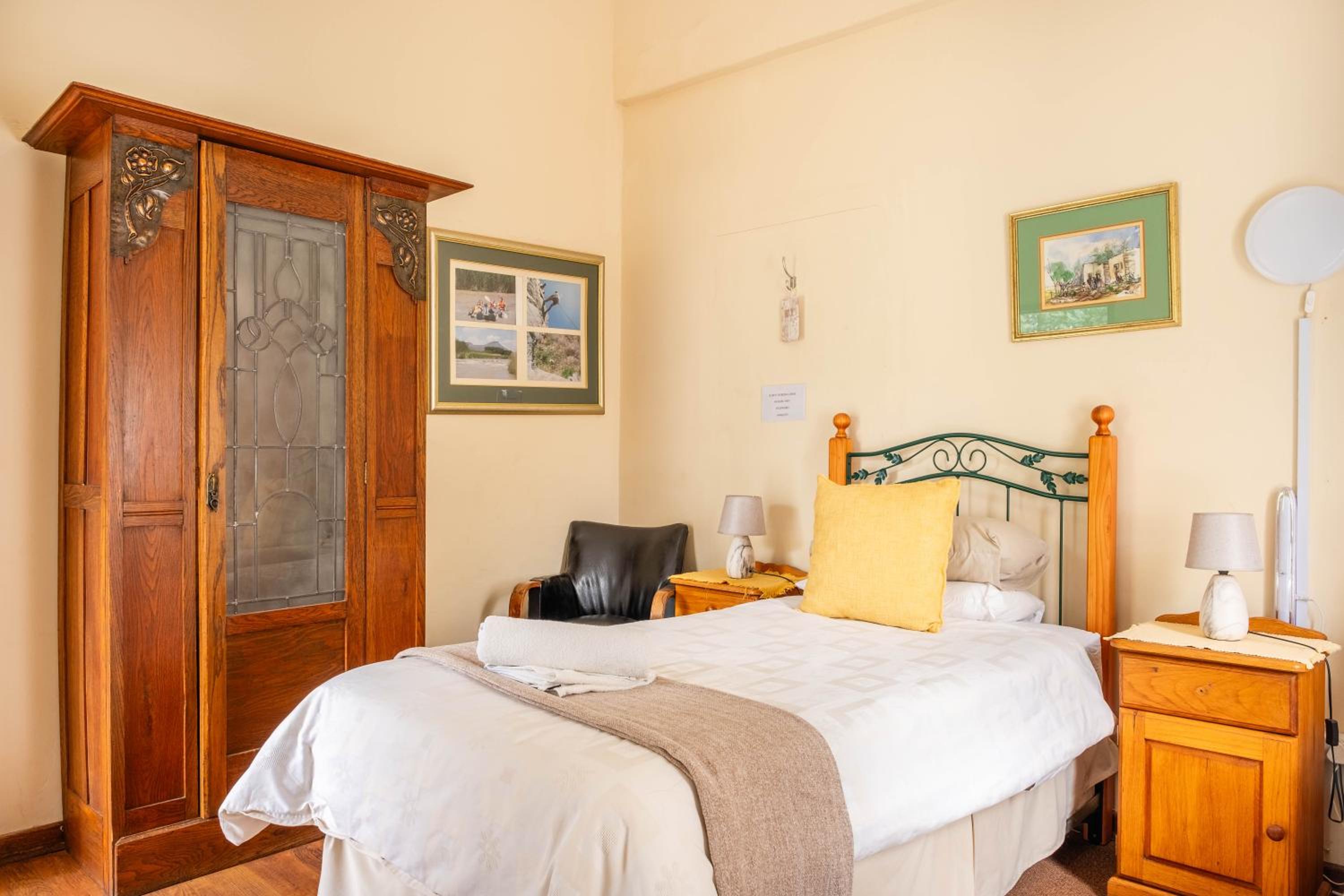 Small Twin Room - Photo 5