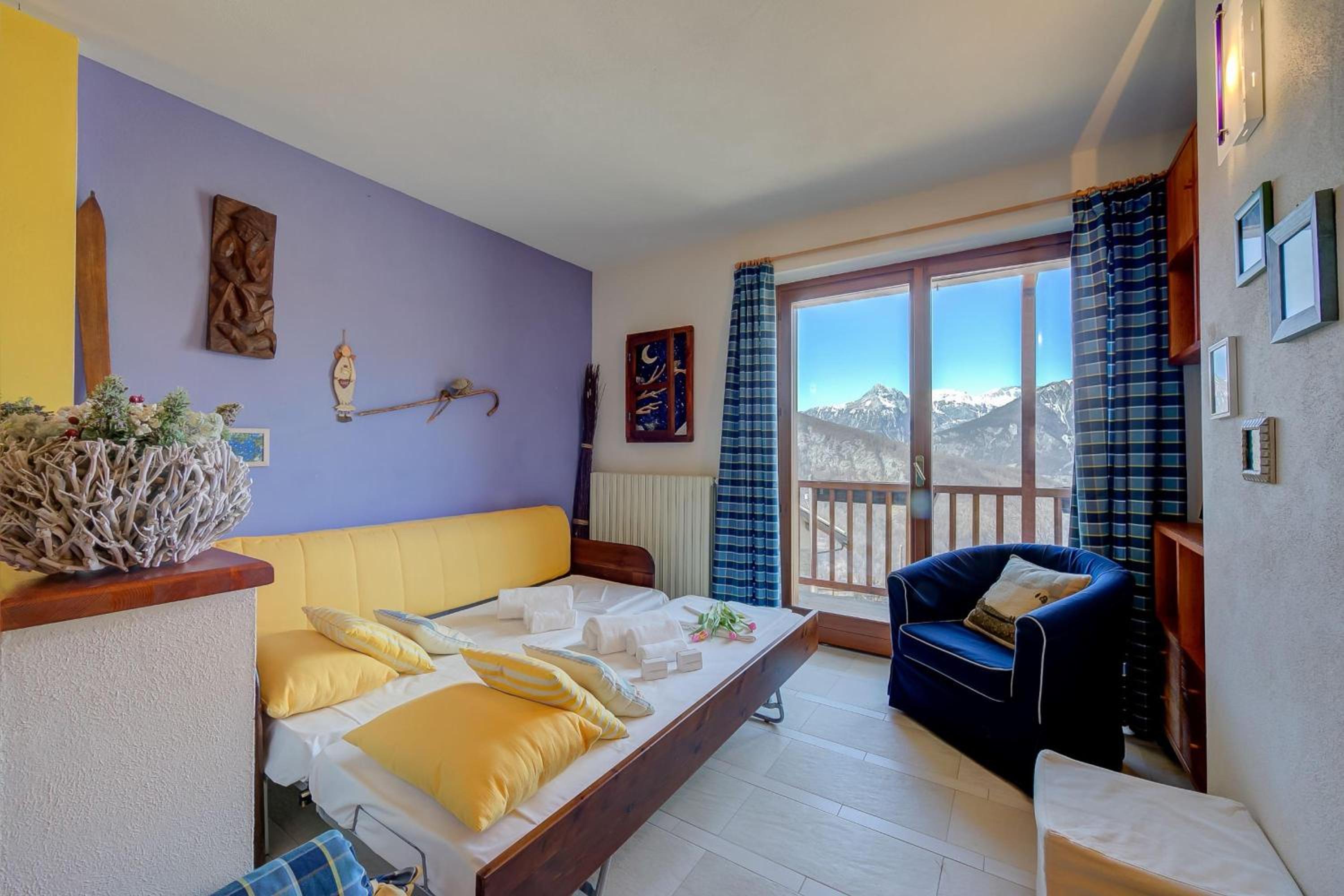 Apartment with Balcony photo 1