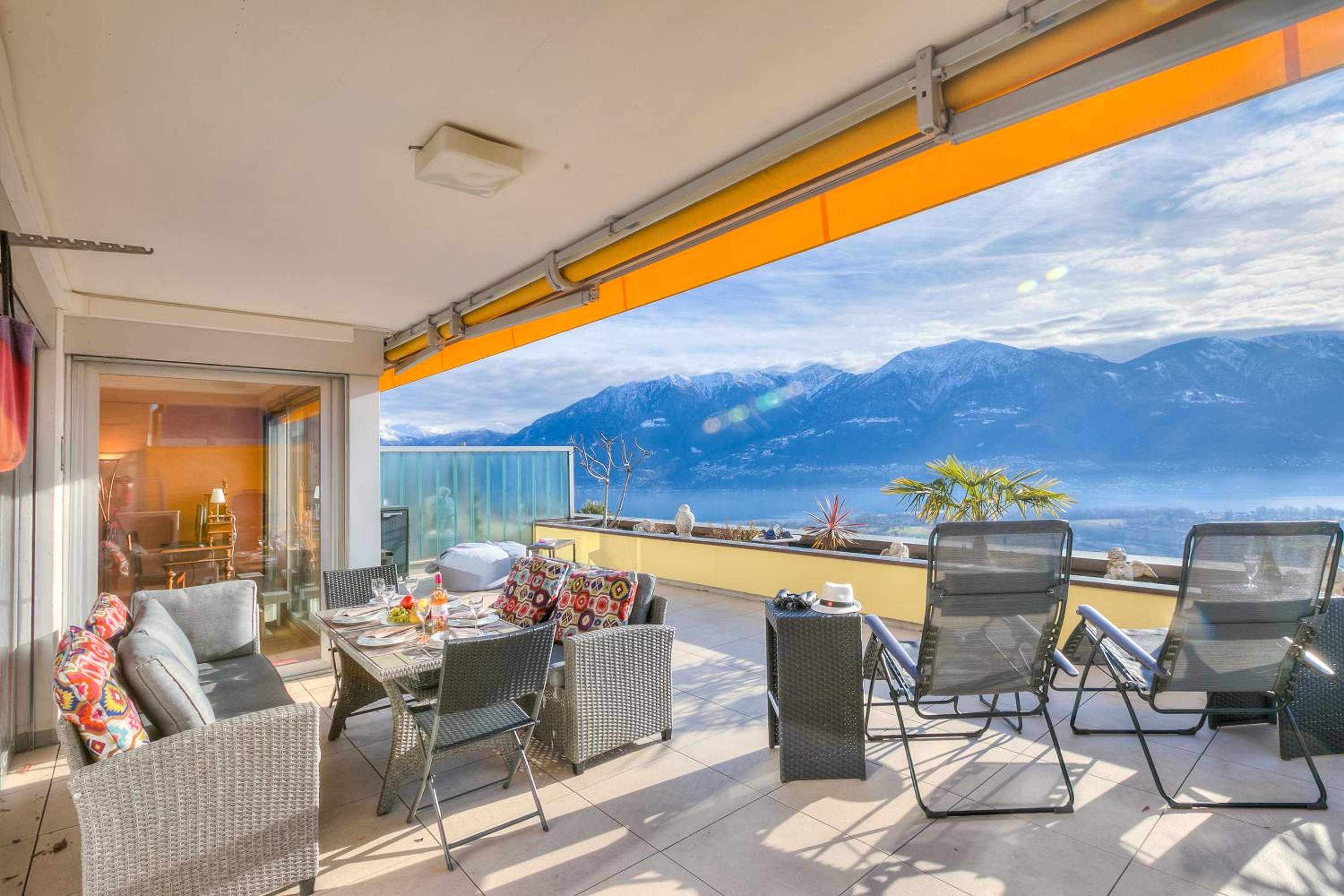 Apartment with Lake View