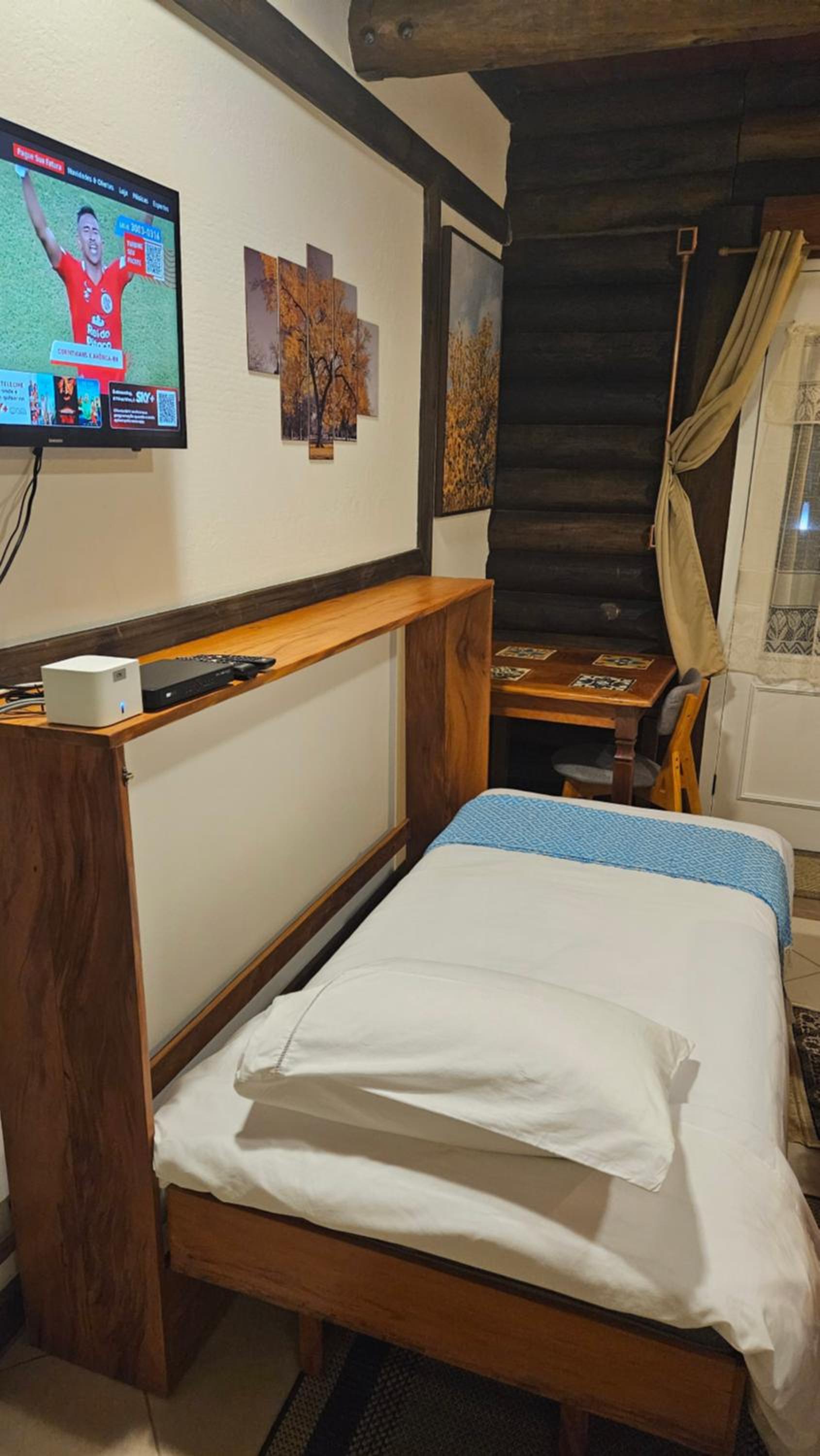 One-Bedroom Apartment with Balcony and Mountain View   photo 3