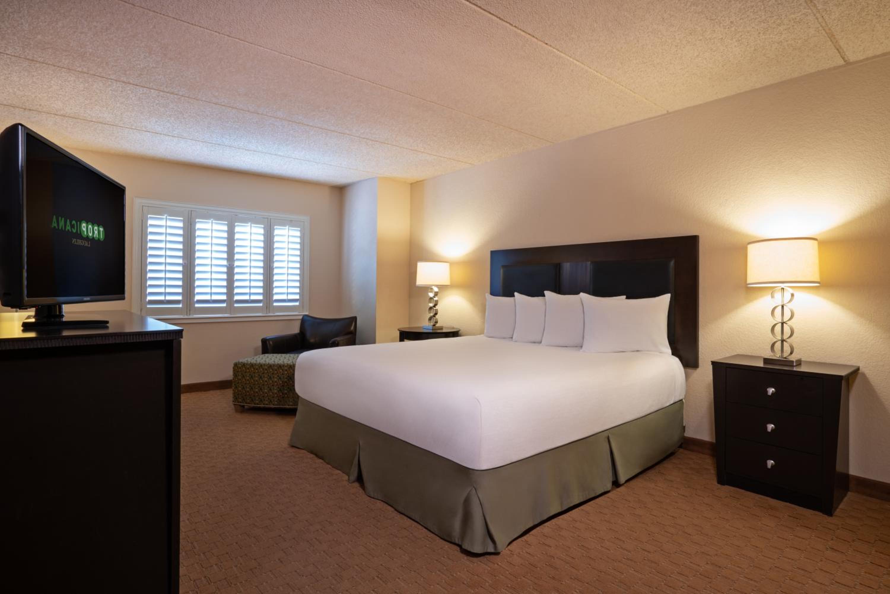 WEST DELUXE ROOM 1 KING NON-SMOKING - Photo 4