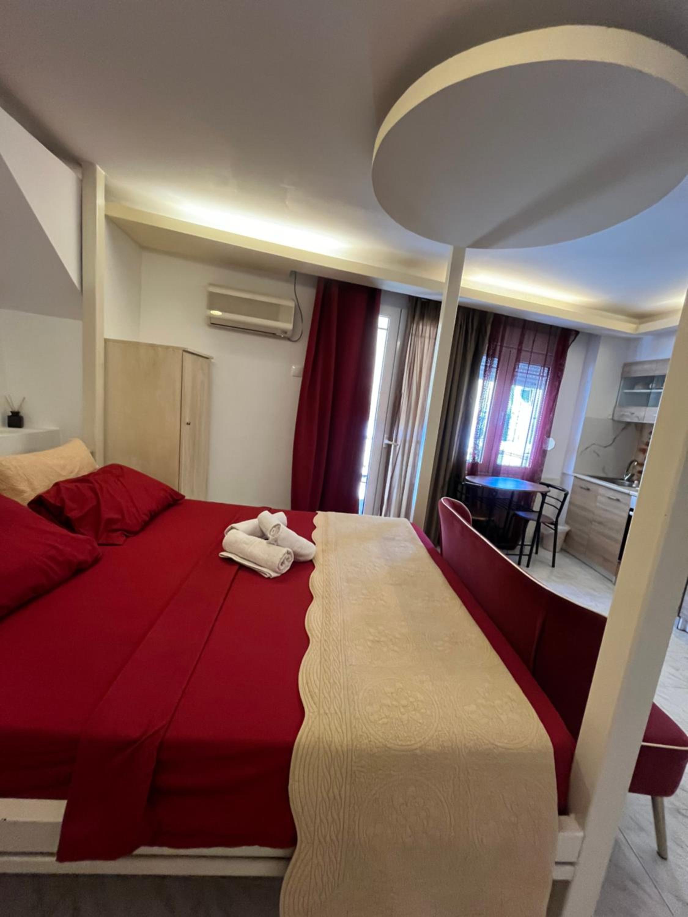 Apartment with Balcony - Photo 6