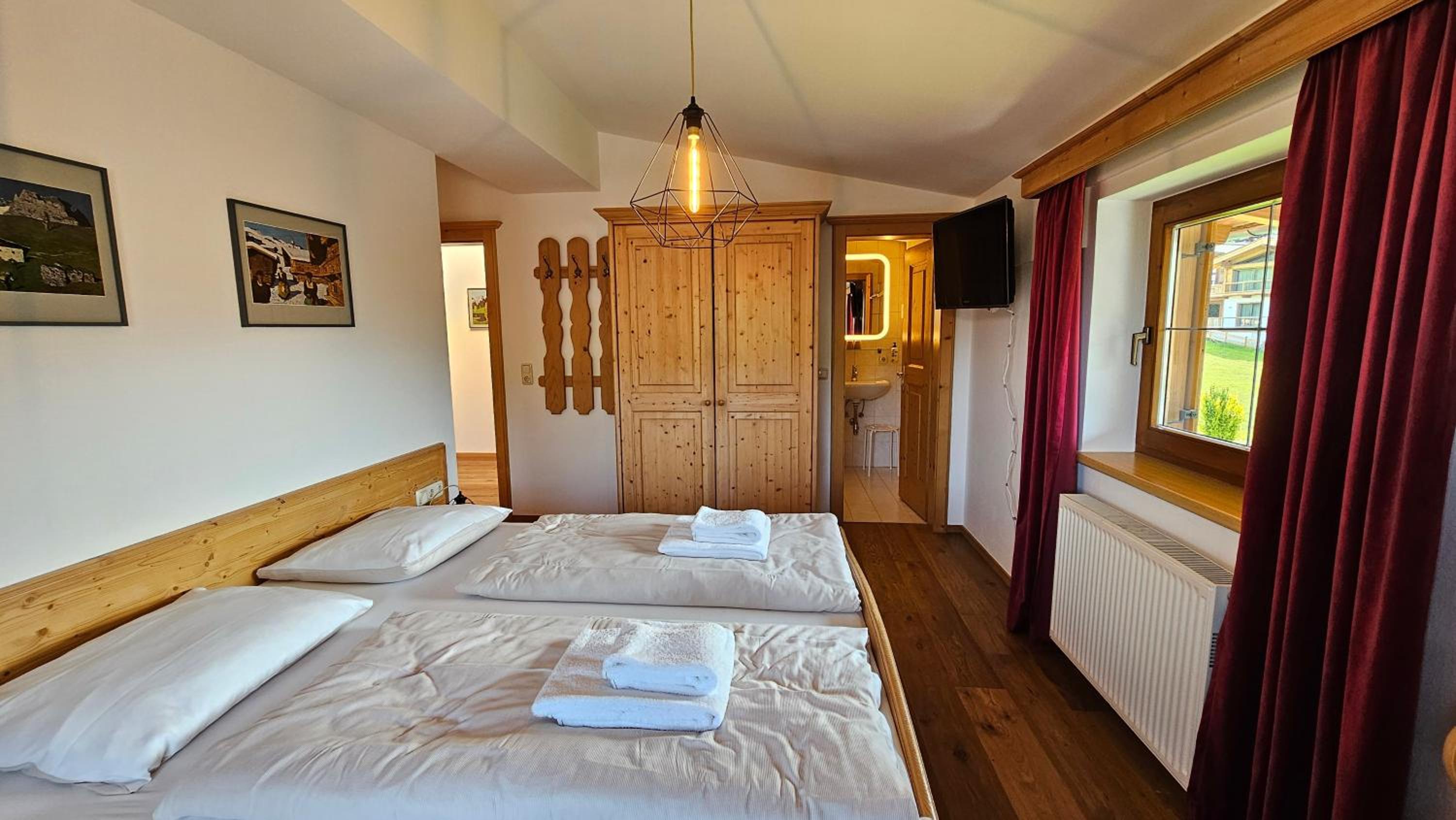 Three-Bedroom Apartment with Balcony photo 1
