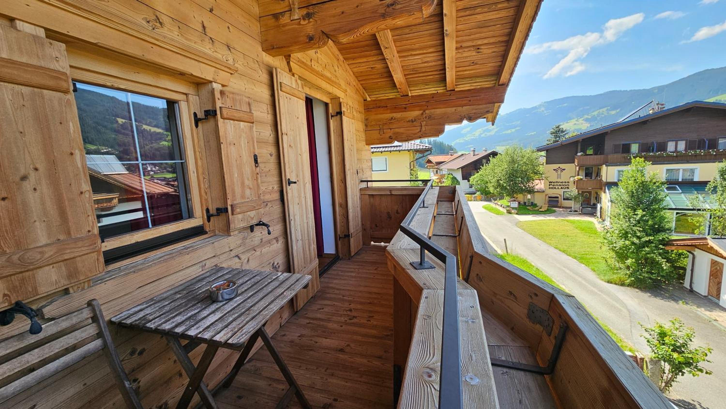 Three-Bedroom Apartment with Balcony photo 2