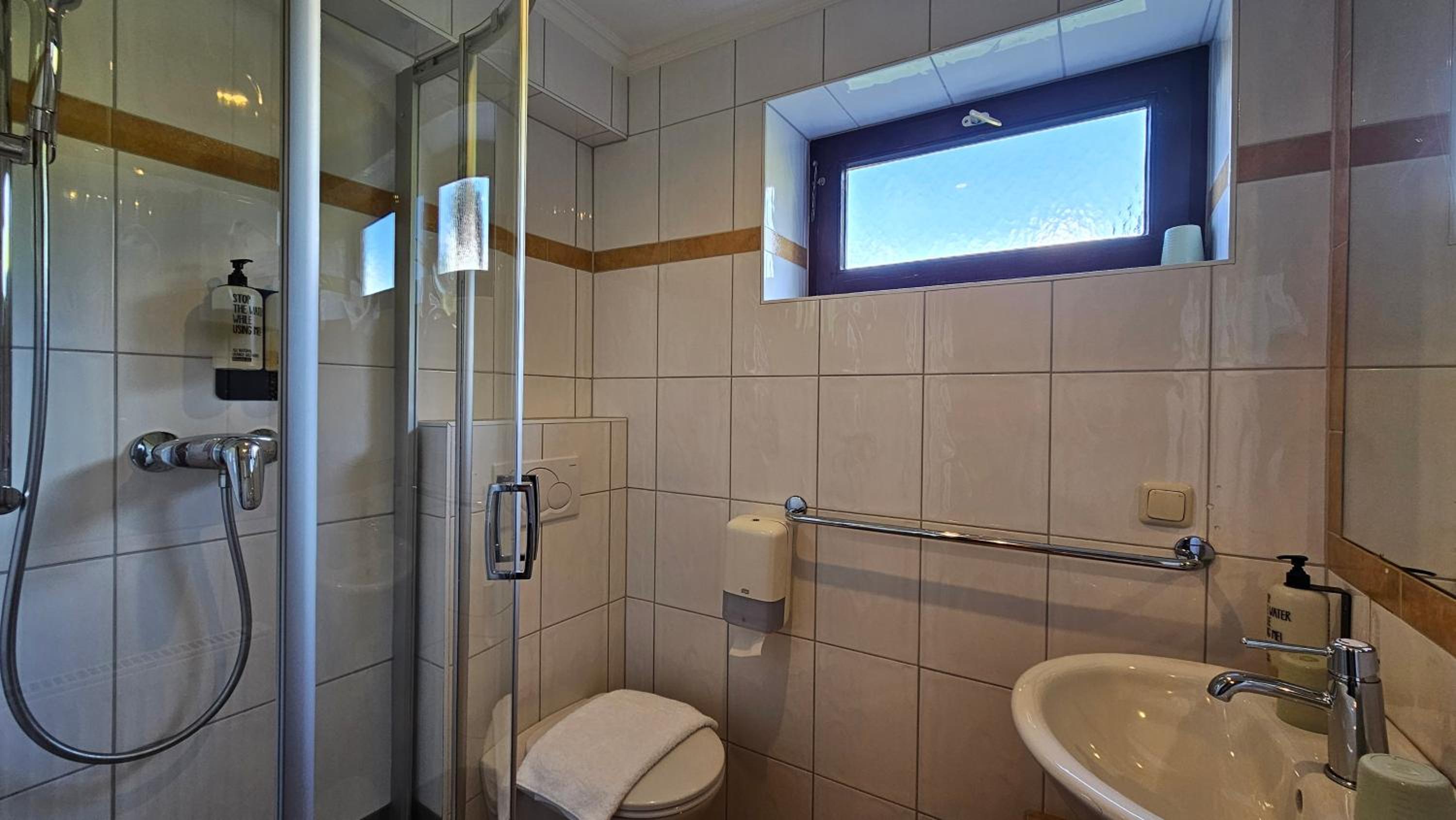 One-Bedroom Apartment with Garden photo 2