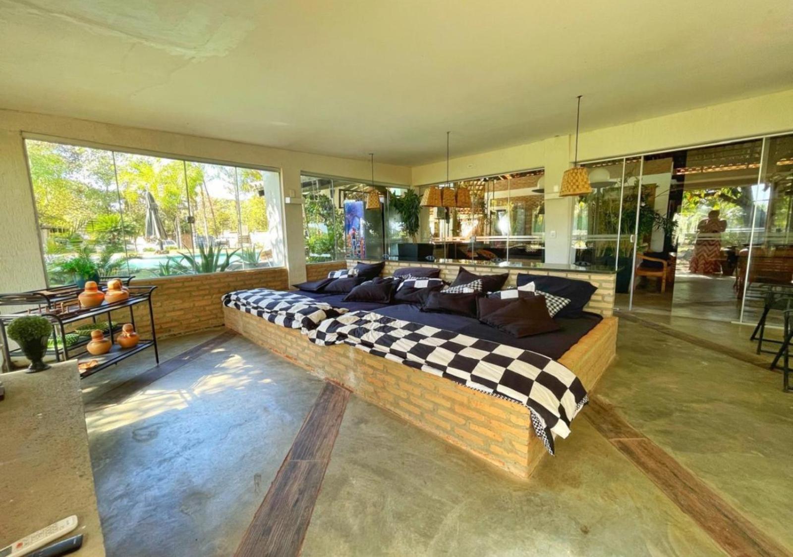 Seven-Bedroom House photo 1