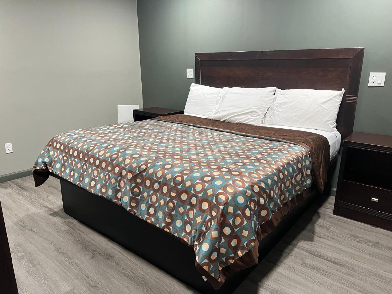 Standard King Room - Photo 2