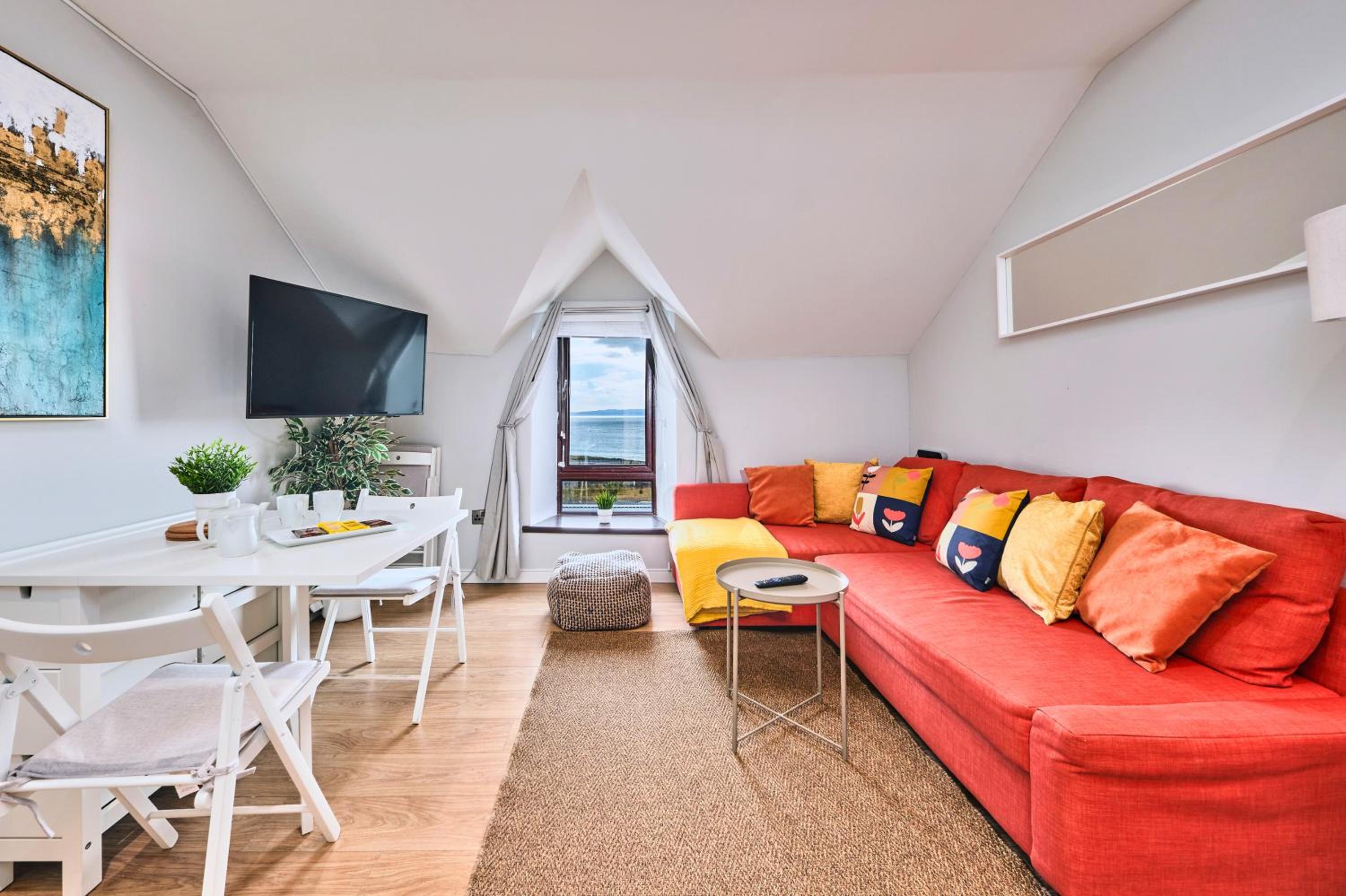 Deluxe One-Bedroom Apartment with Ocean View photo 1