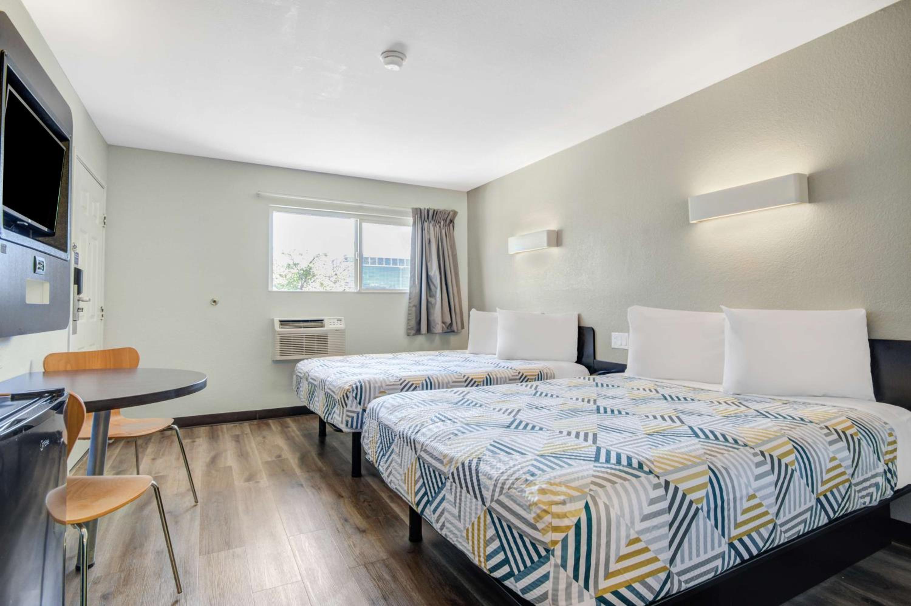 Deluxe Quadruple Room - Non-Smoking