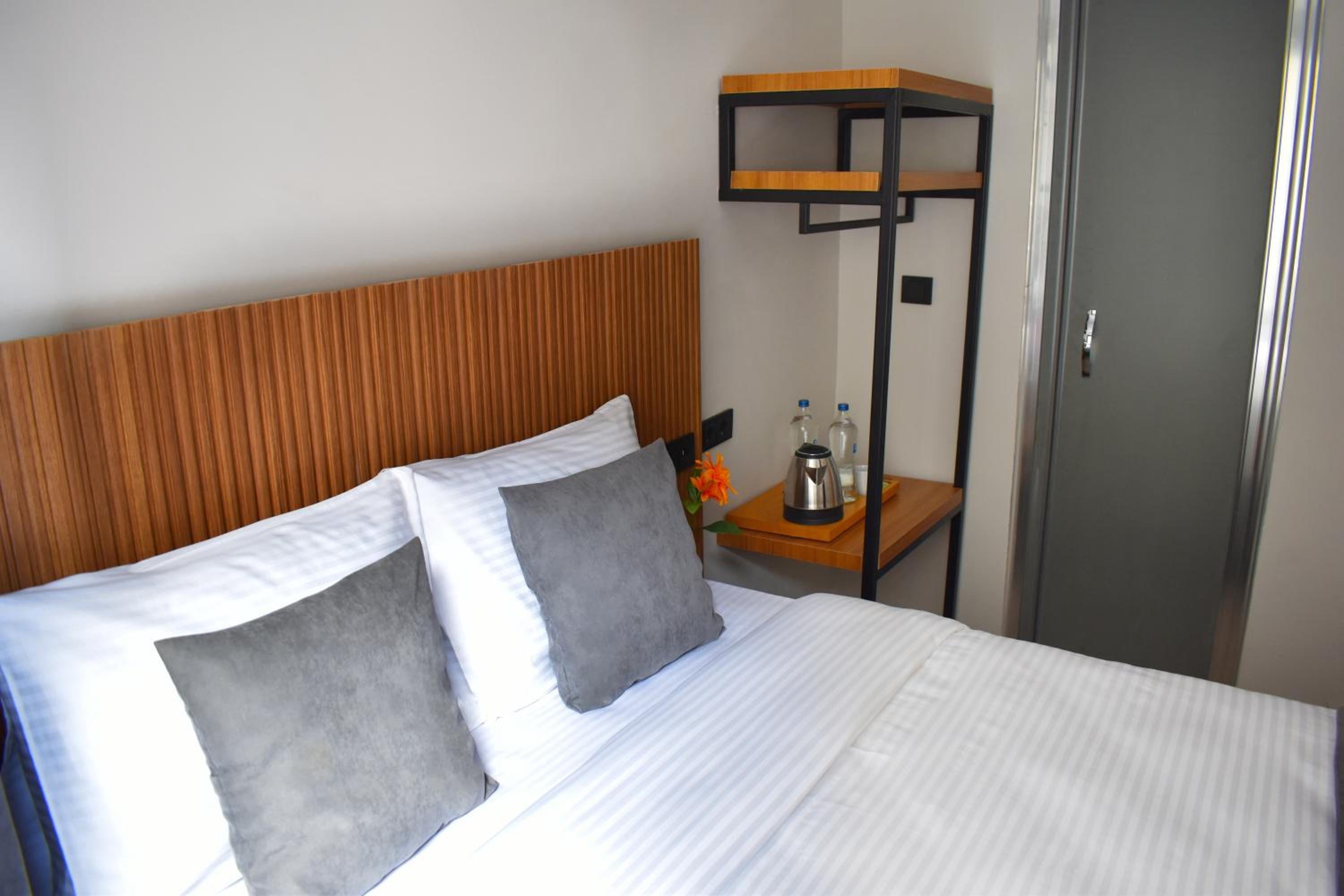 Economy Double Room photo 3