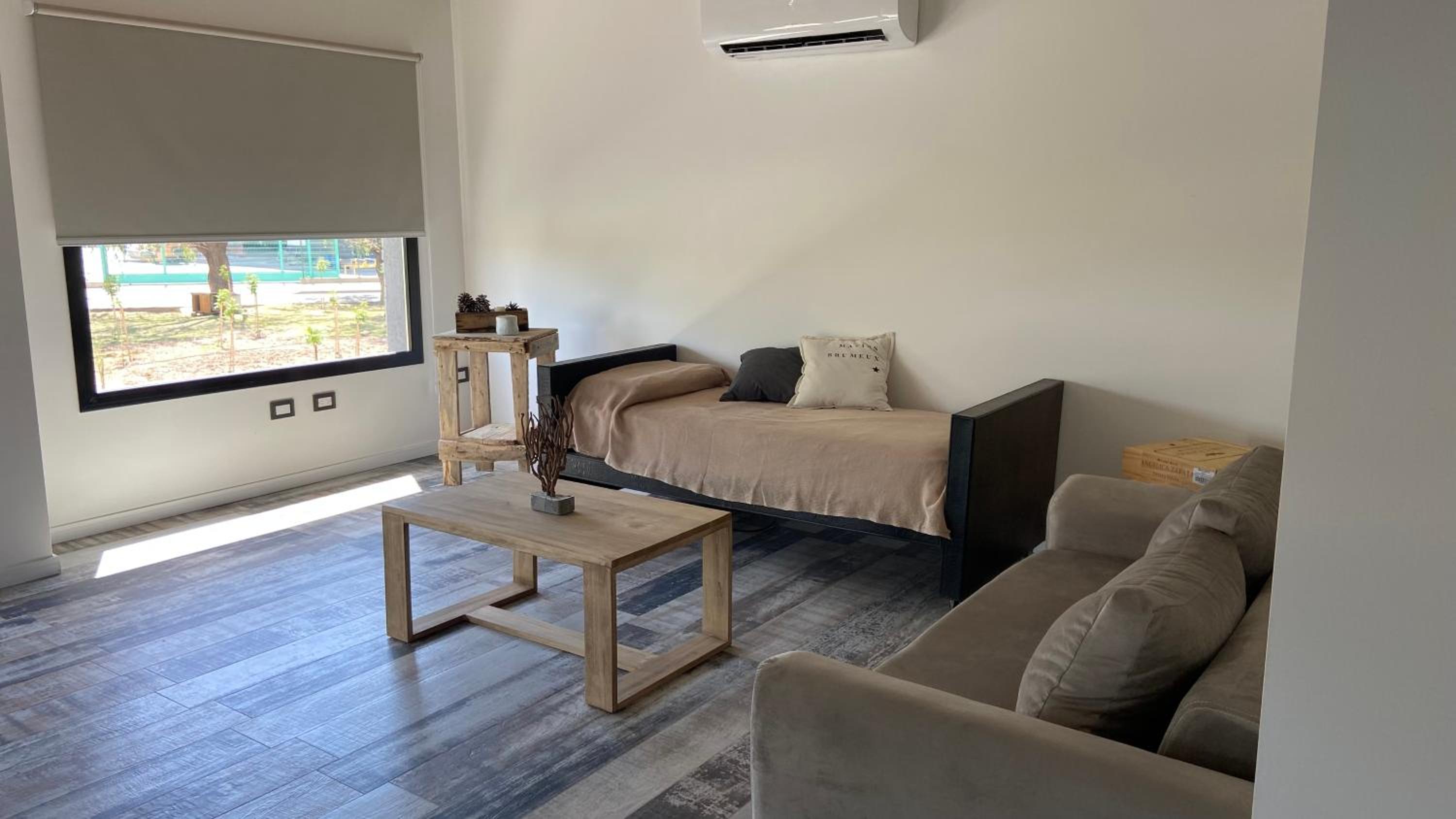 One-Bedroom Apartment photo 2