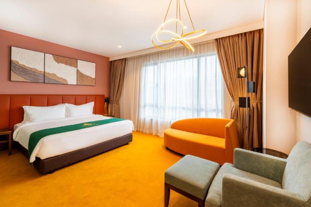 Executive Suite - Photo 2
