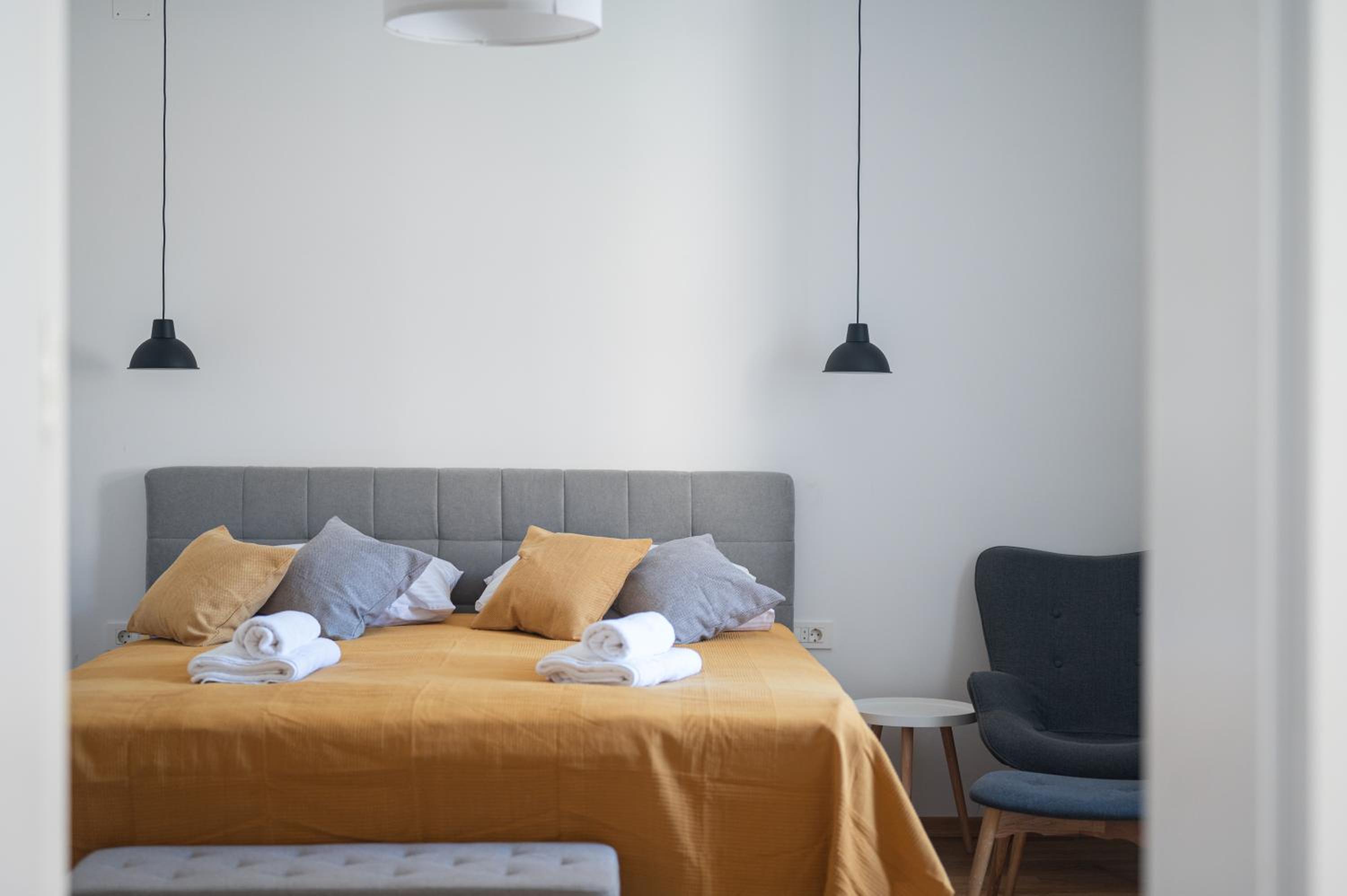 Deluxe One-Bedroom Apartment
