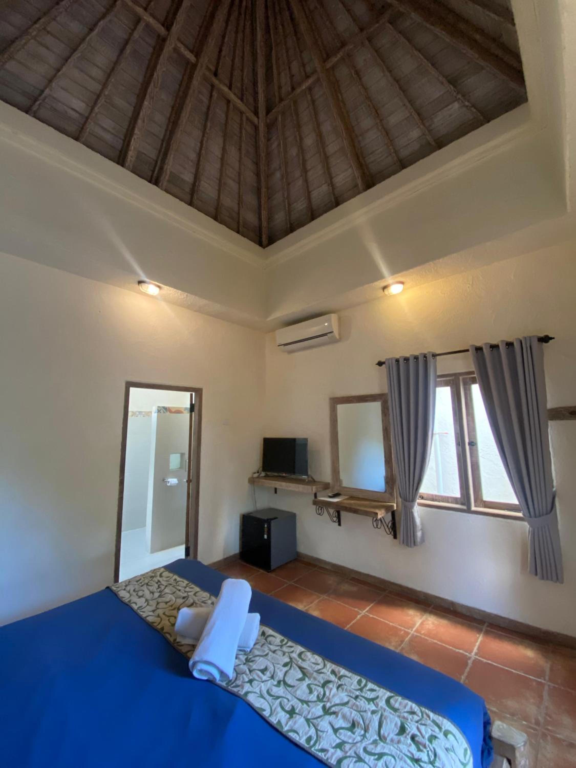 Double Room with Pool View - Photo 1