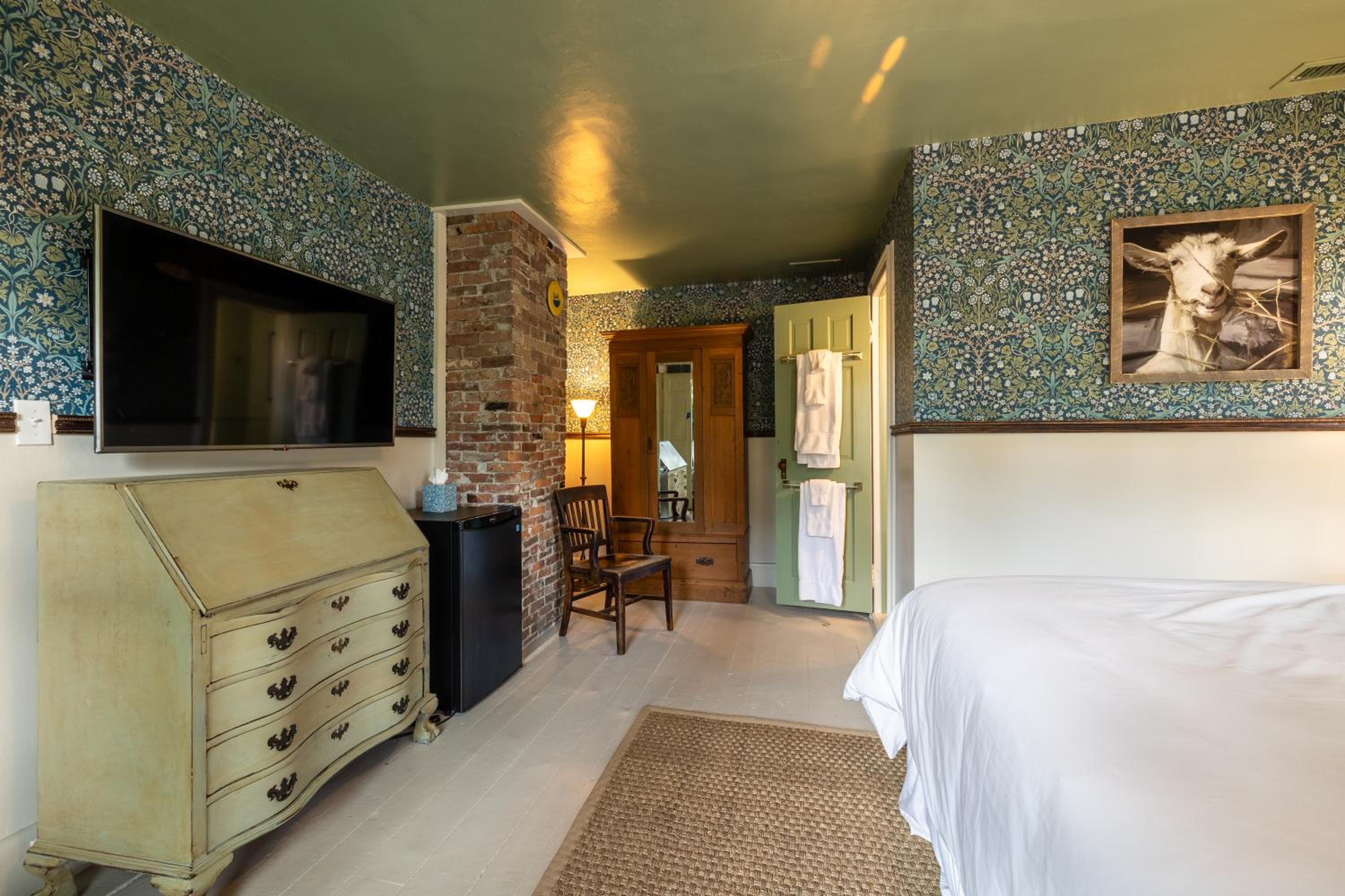 Large Double Room photo 3