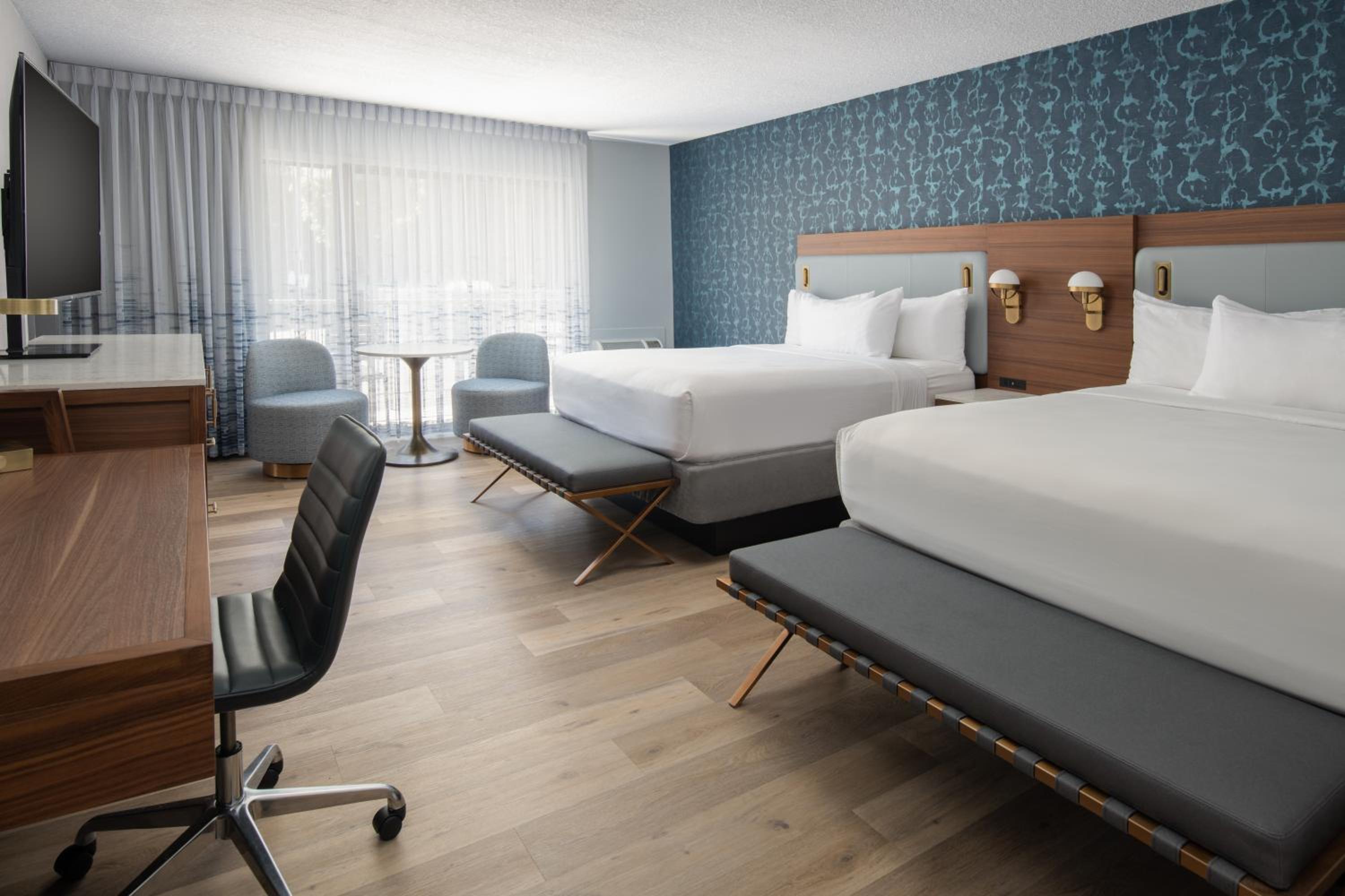 Queen Room with Two Queen Beds - Photo 3