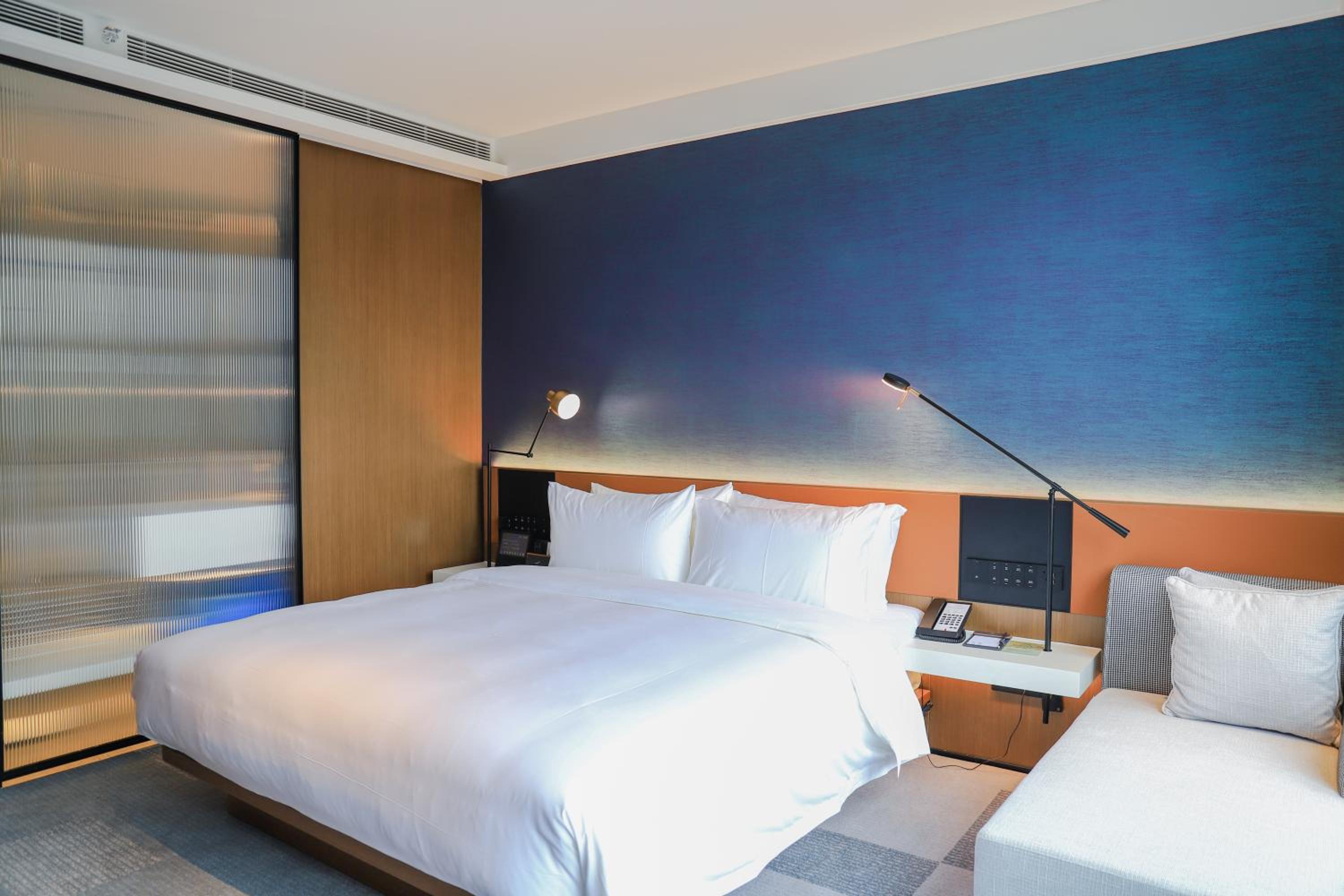 Standard King Room - Photo 2