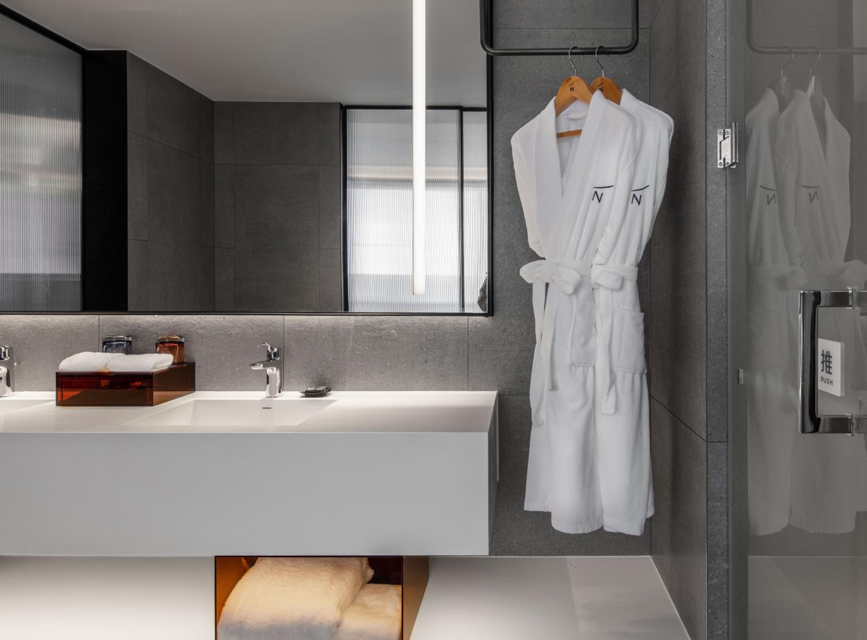 Standard Twin Room - Photo 4