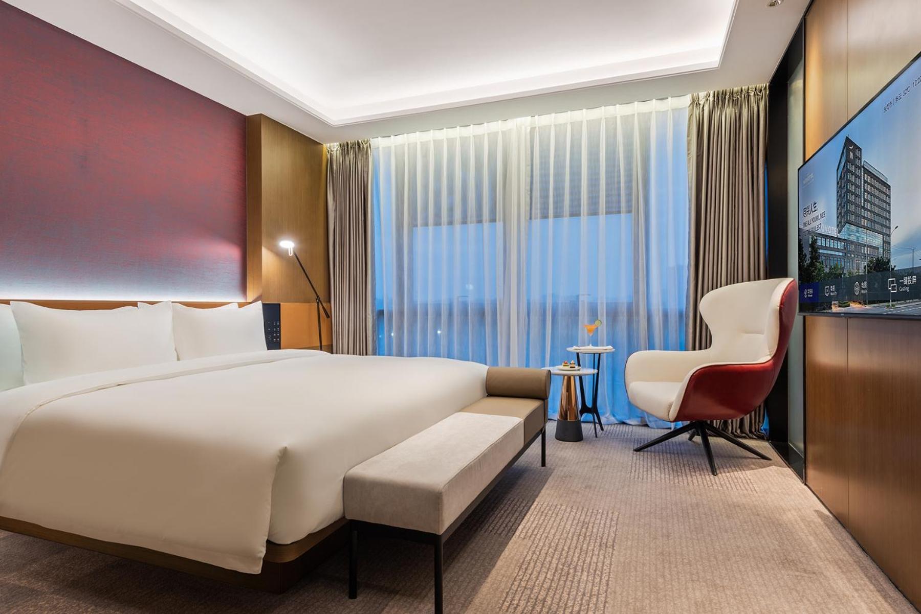 Deluxe King Suite - Photo 9