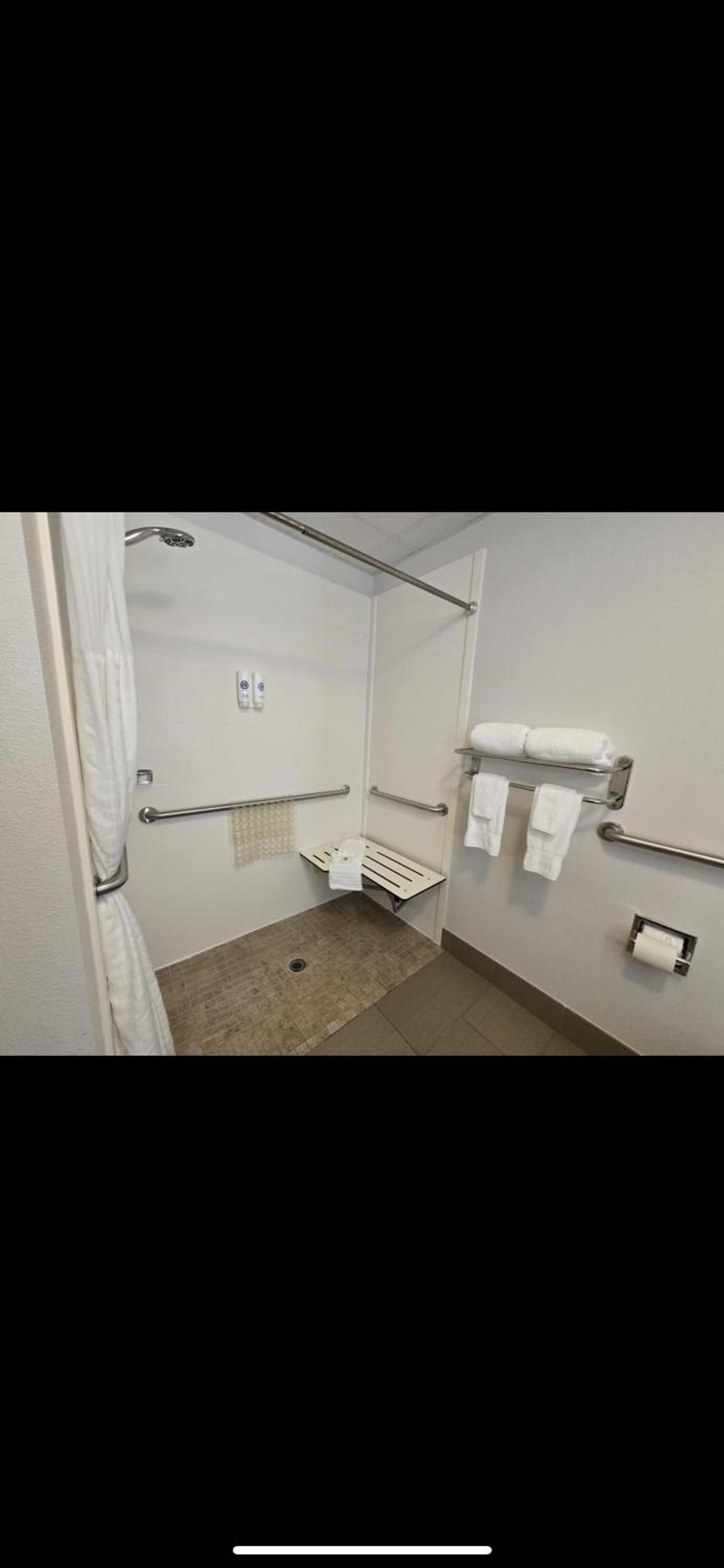 King Suite - Accessible/Non-Smoking - Photo 1