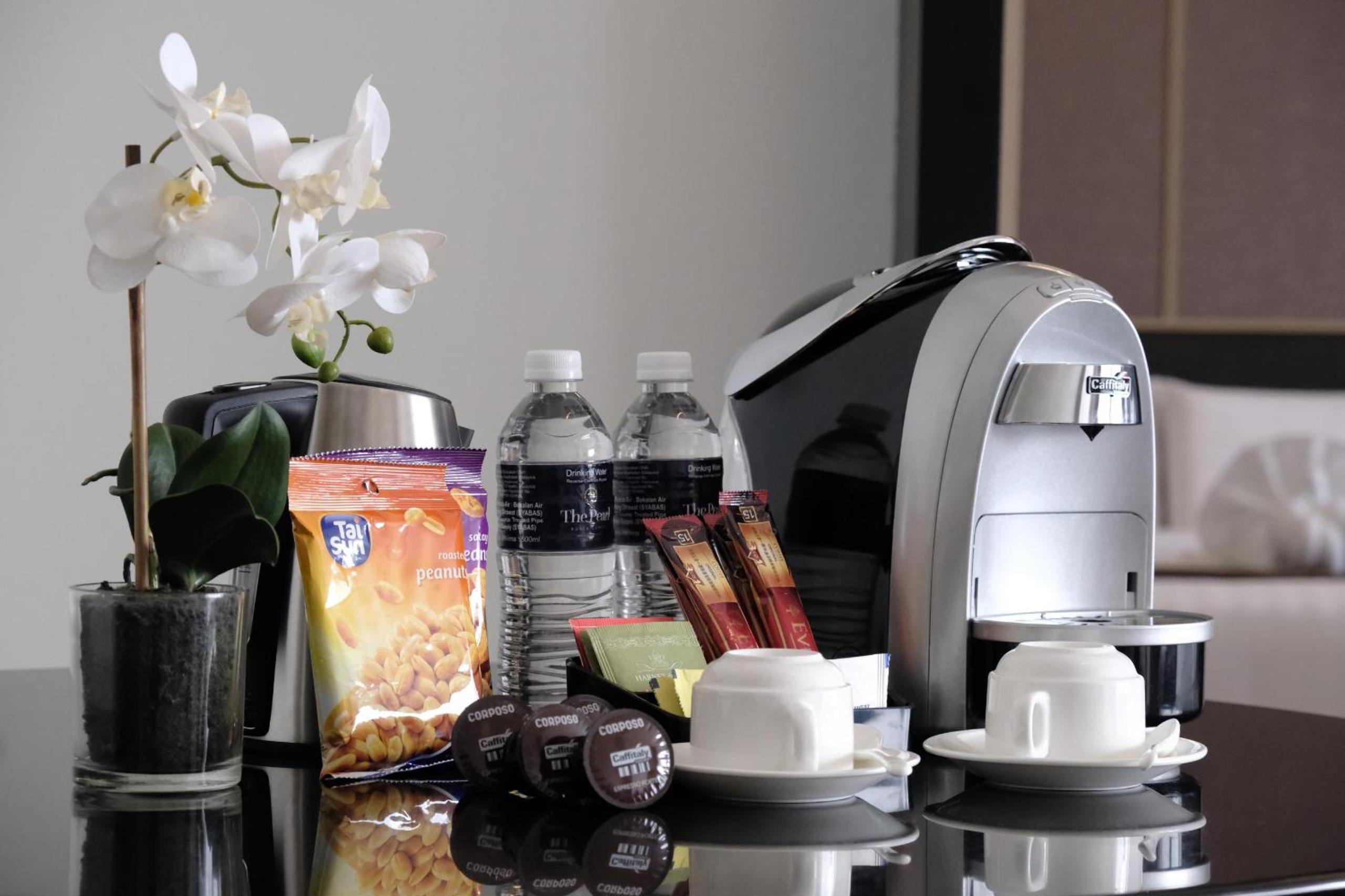 Pearl Executive Twin (comes with free breakfast, hi-tea & supper) photo 2