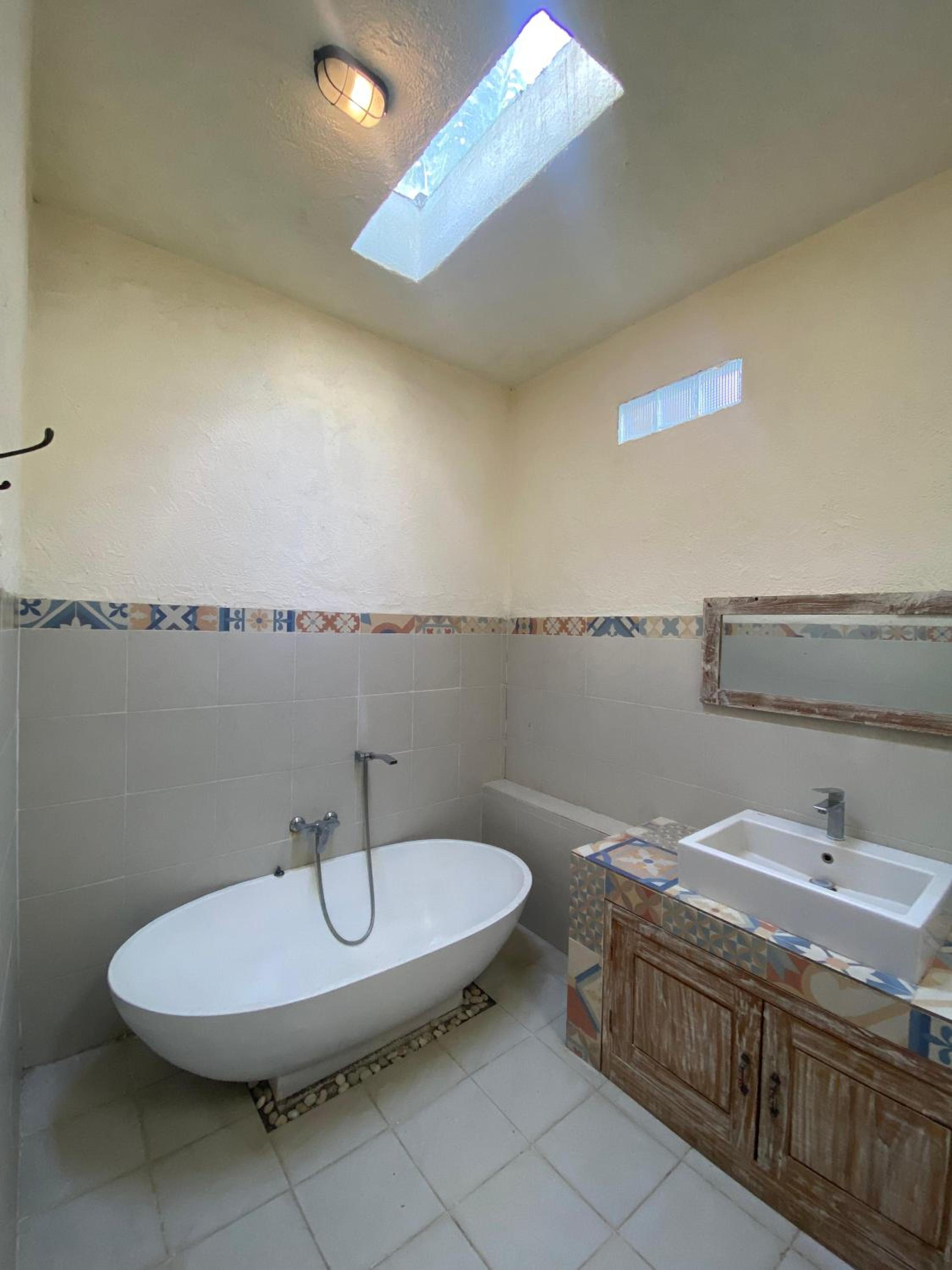 Double Room with Pool View - Photo 14