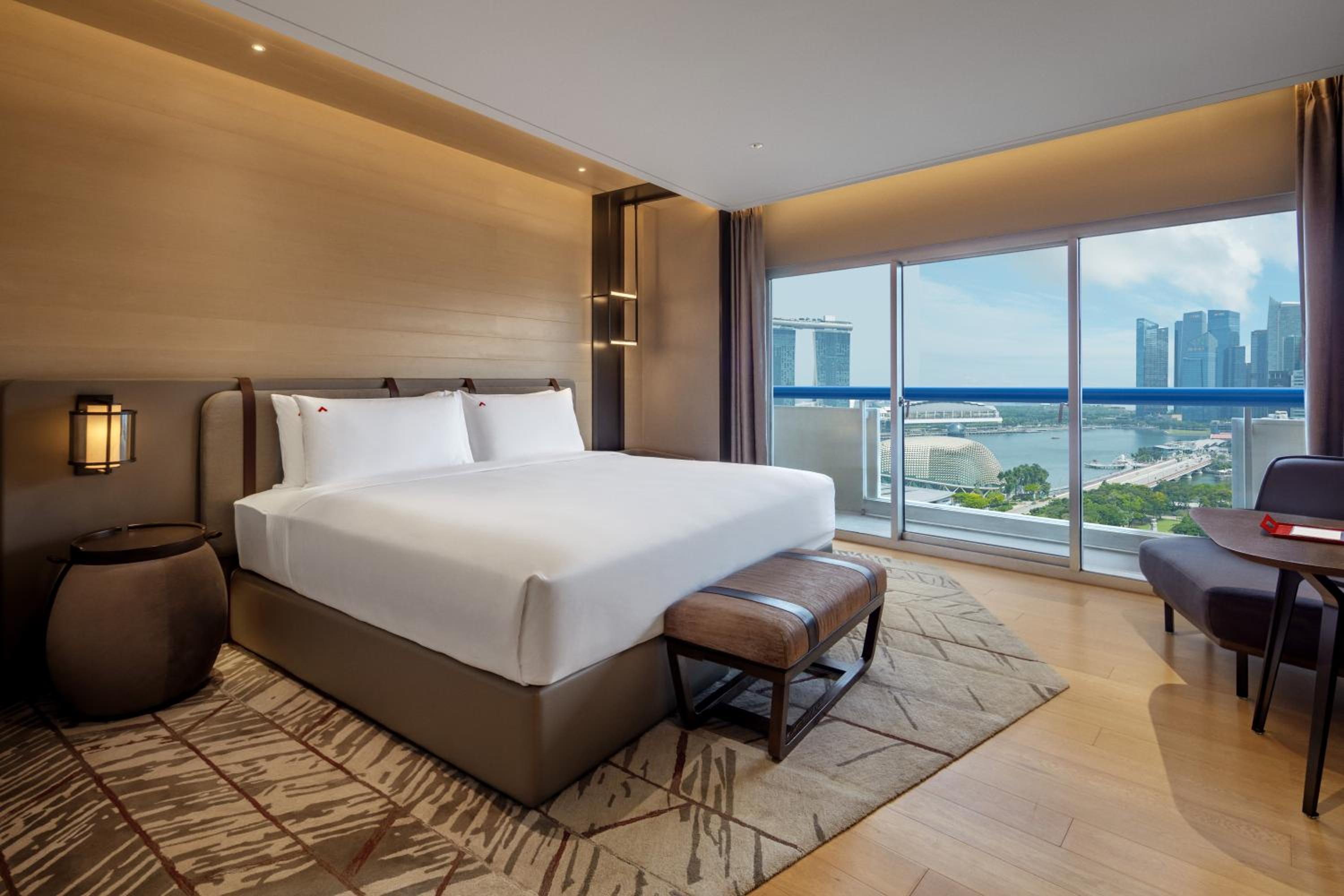 Premier Marina Bay, 1 King Plus, Balcony, Marina Bay View thumbnail 5