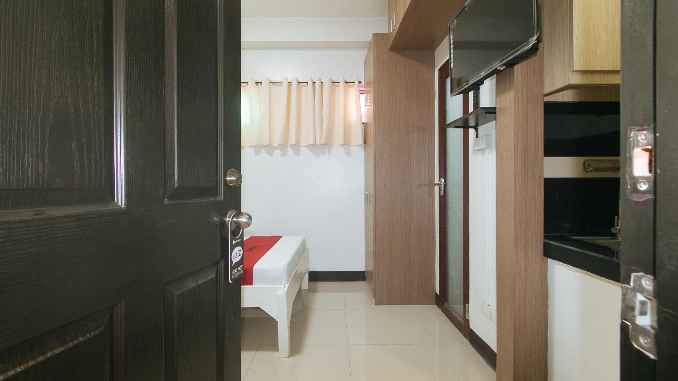 Standard Double Room - Photo 10