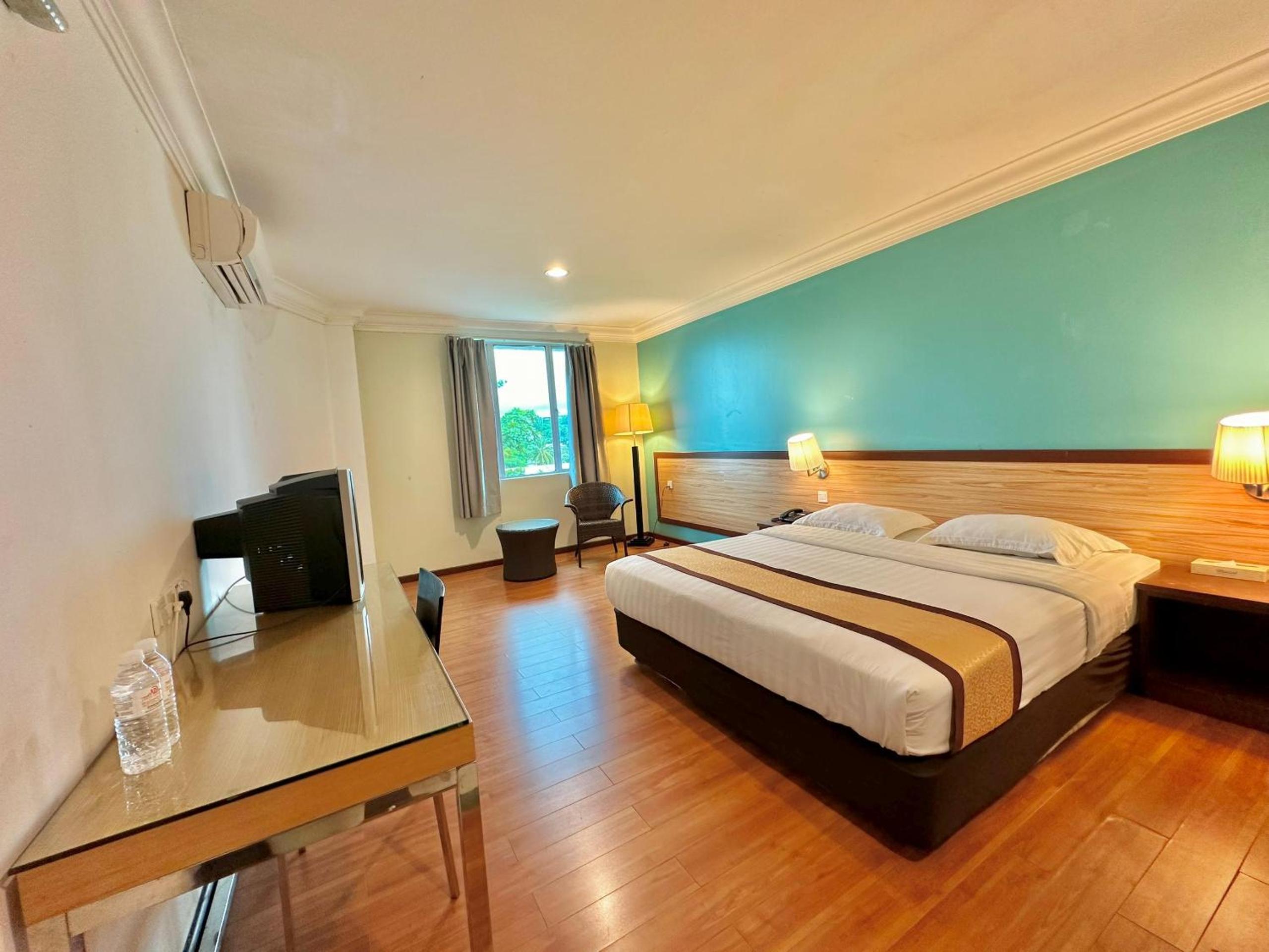 Deluxe King Room photo 1