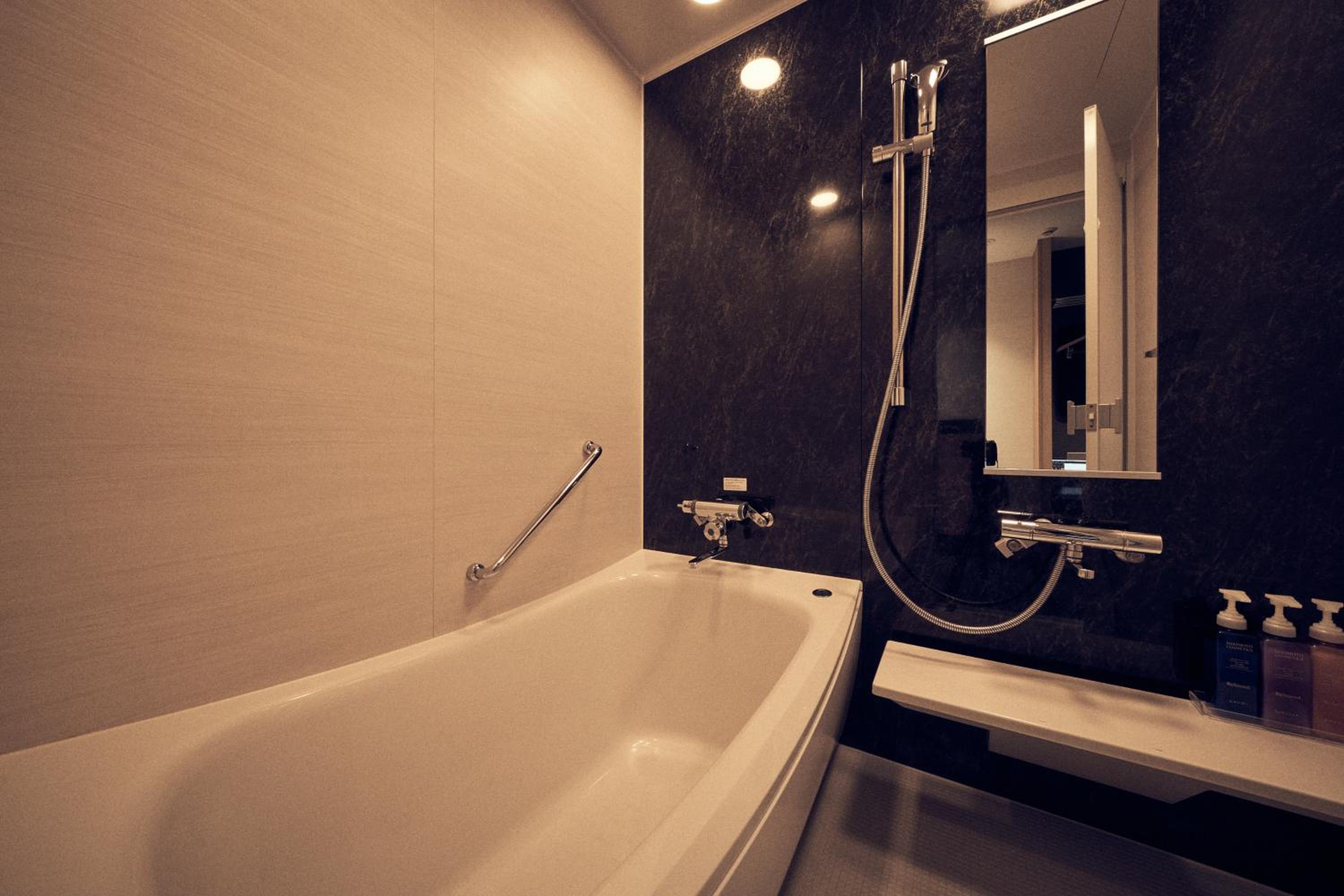Corner Twin Room (1 Adult) - Photo 4