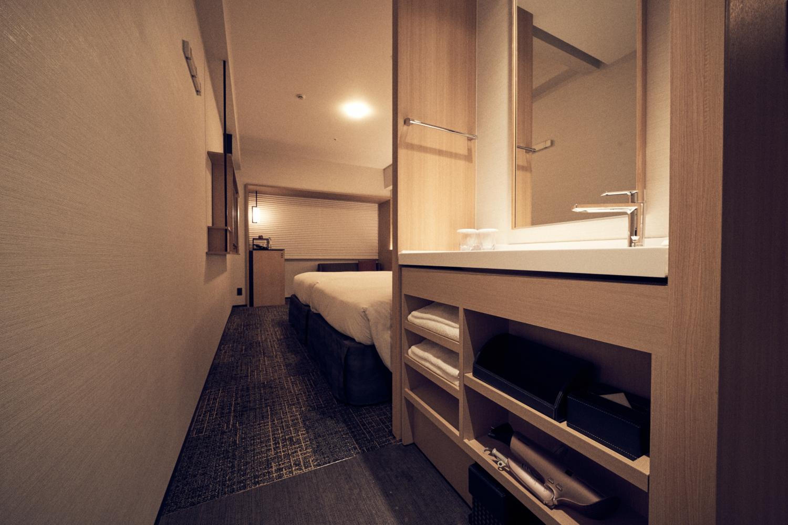 Corner Twin Room (1 Adult) - Photo 2