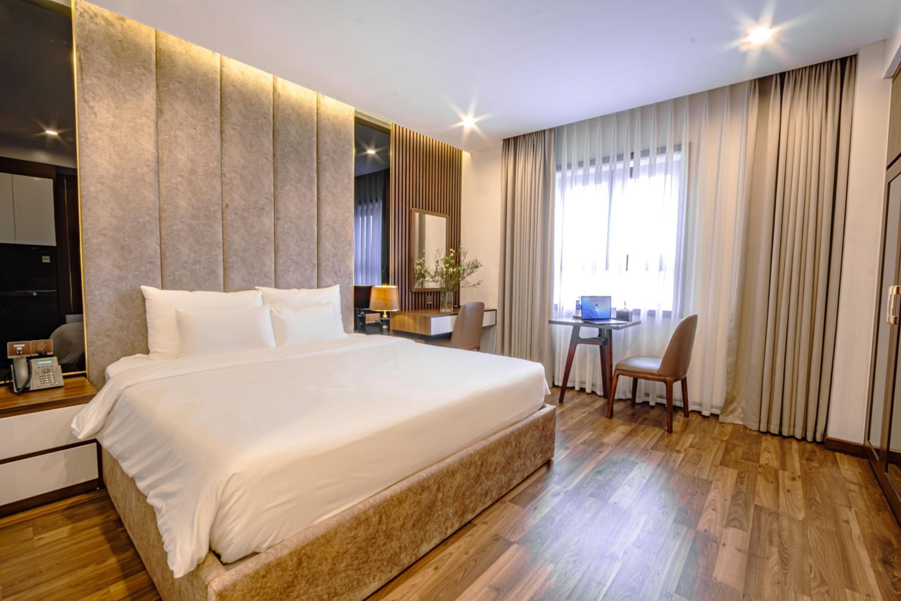 Superior Double Or Twin Room With City View - Photo 4